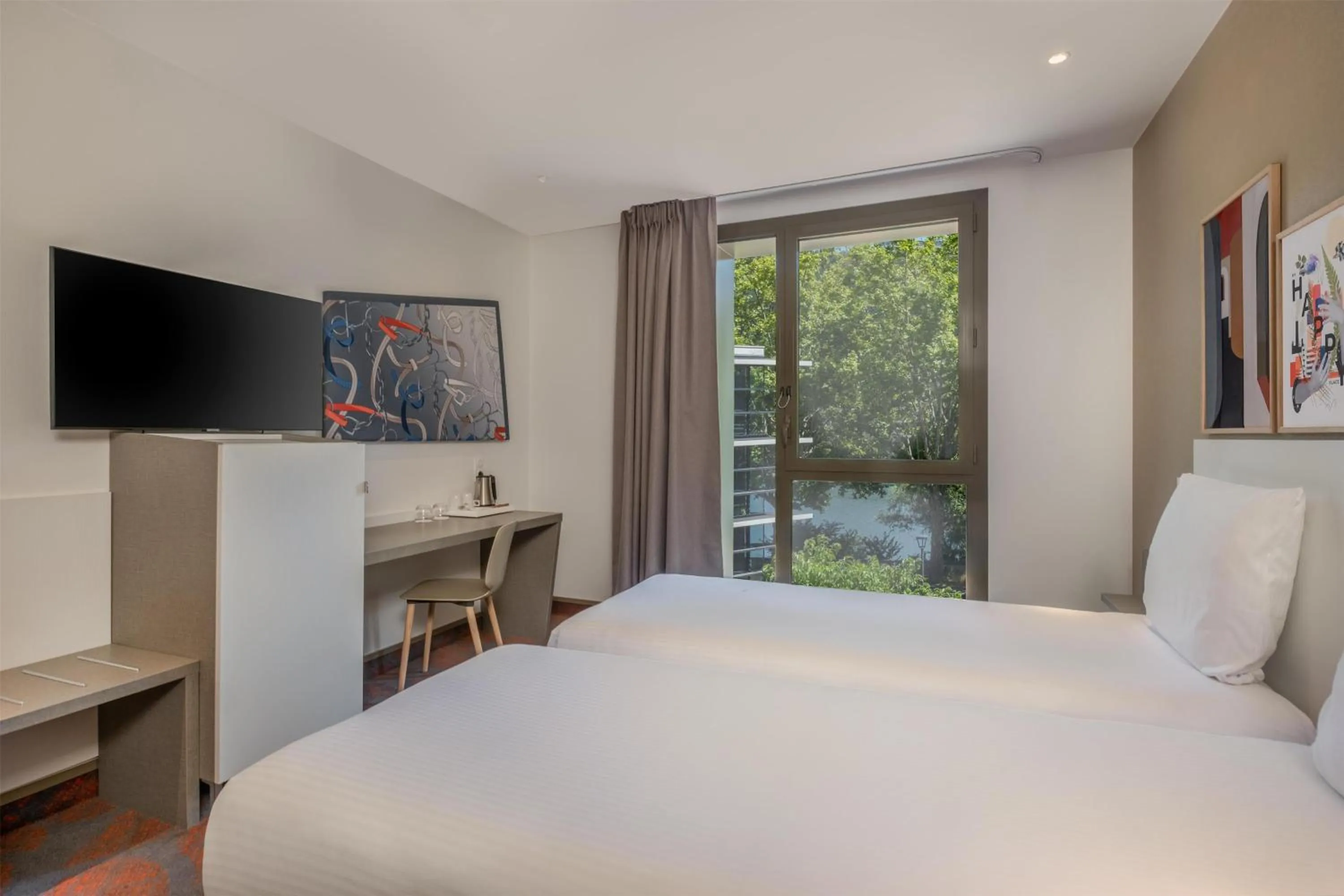 Twin Room with River View in Spark by Hilton Lyon Park Saone