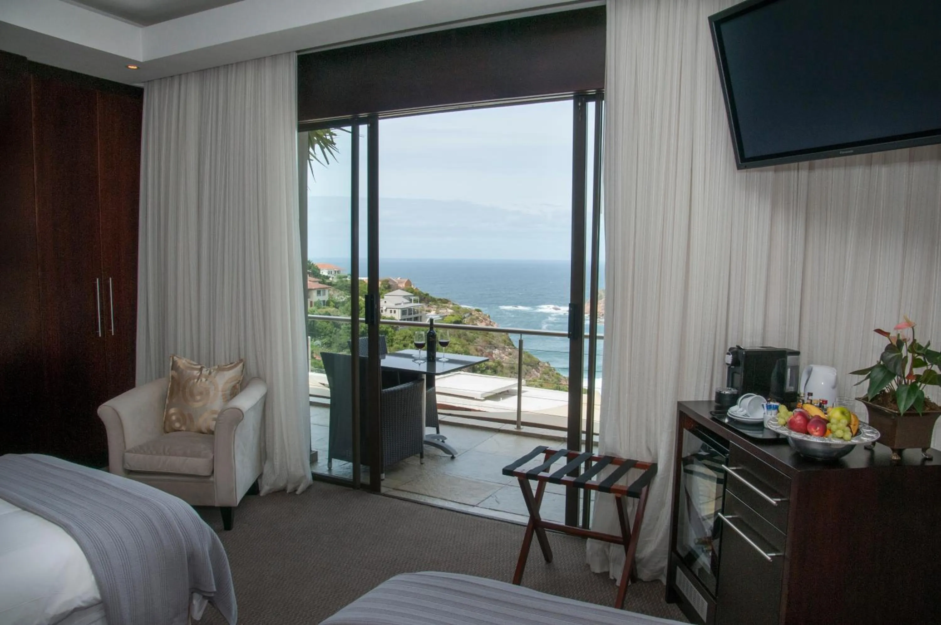 Twin Room with Sea View in The Mount Knysna