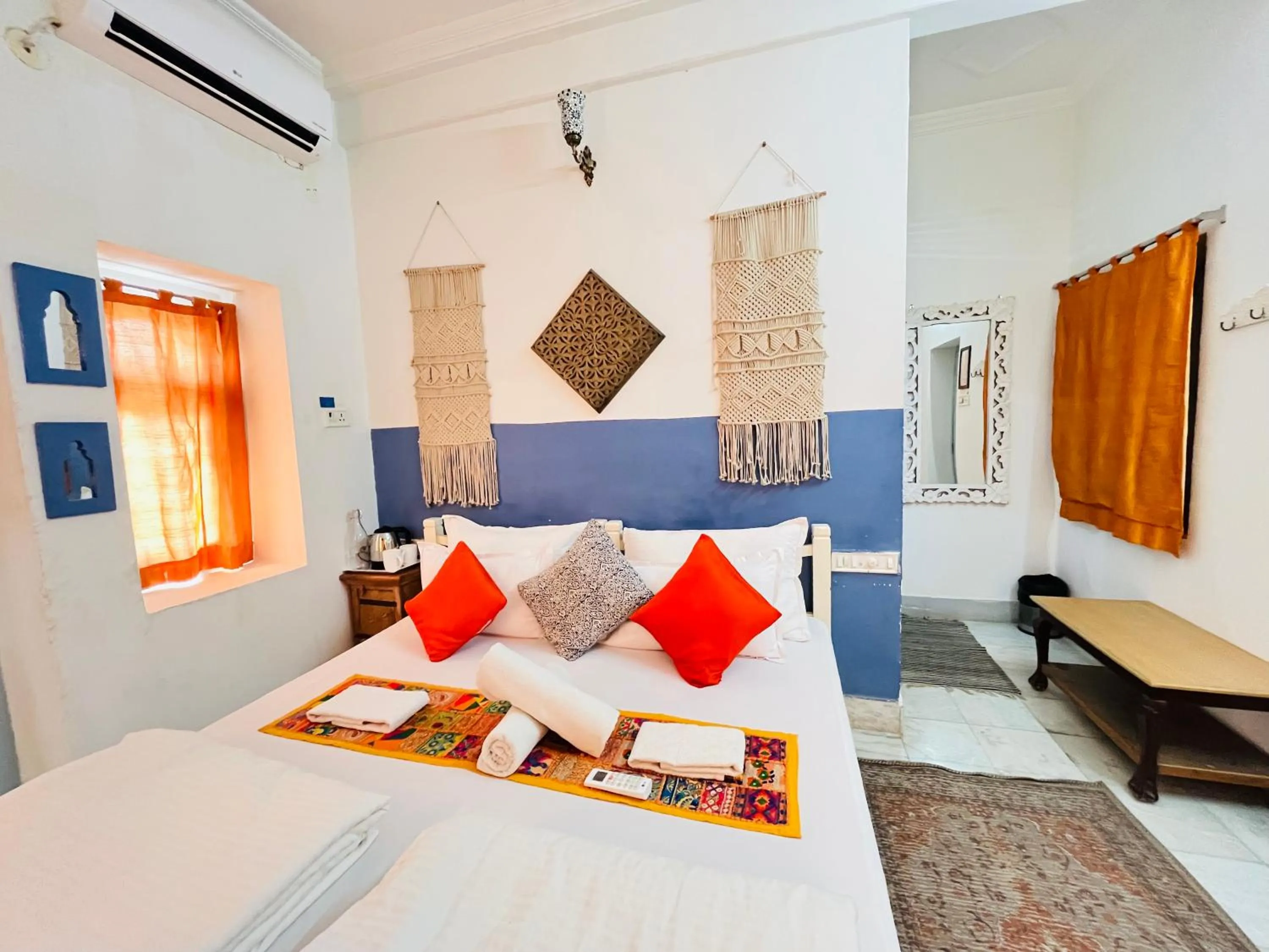 Deluxe Double or Twin Room - single occupancy in Jaisalmer Hostel Crowd