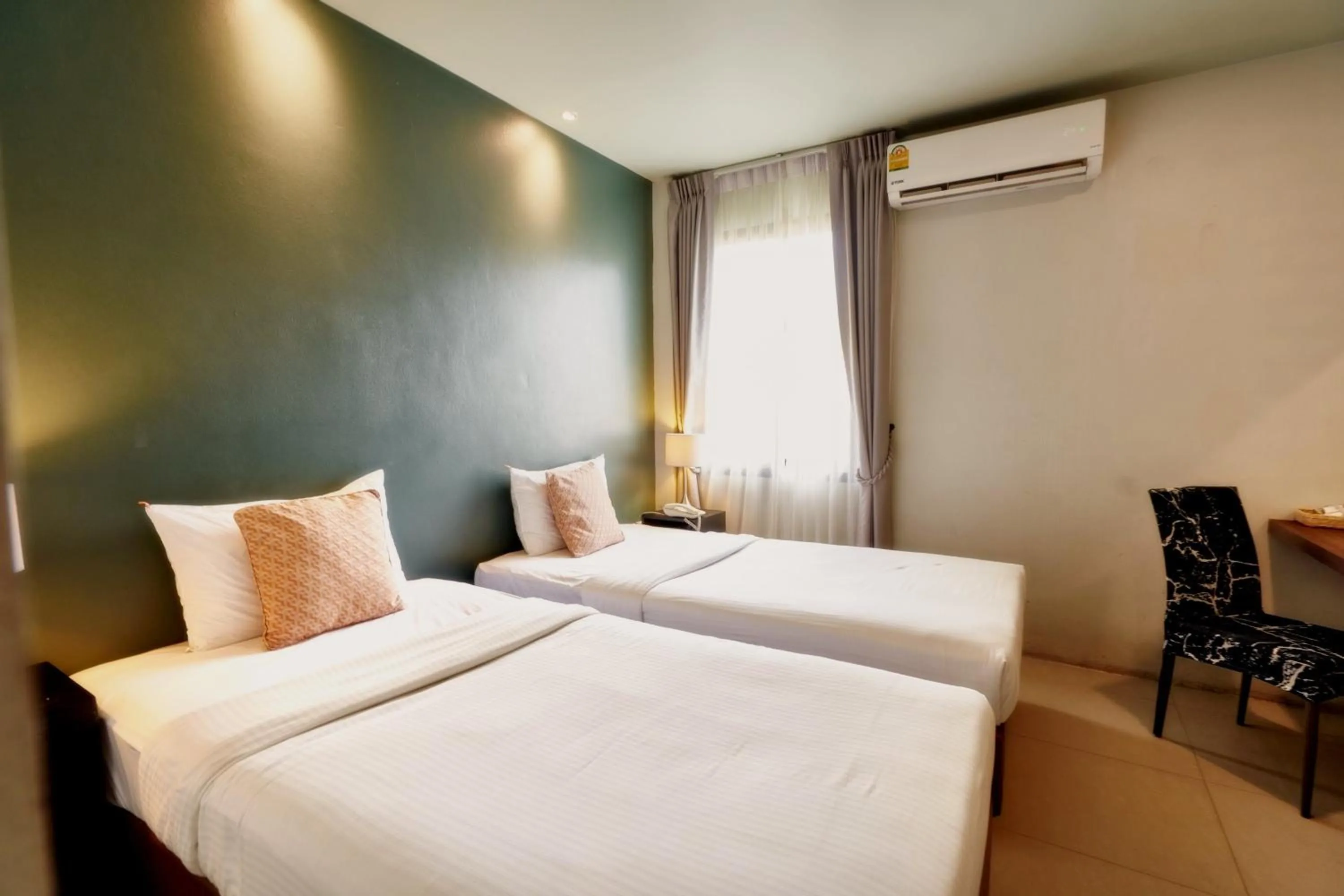 Superior Twin Room in H Hotel Phrasing