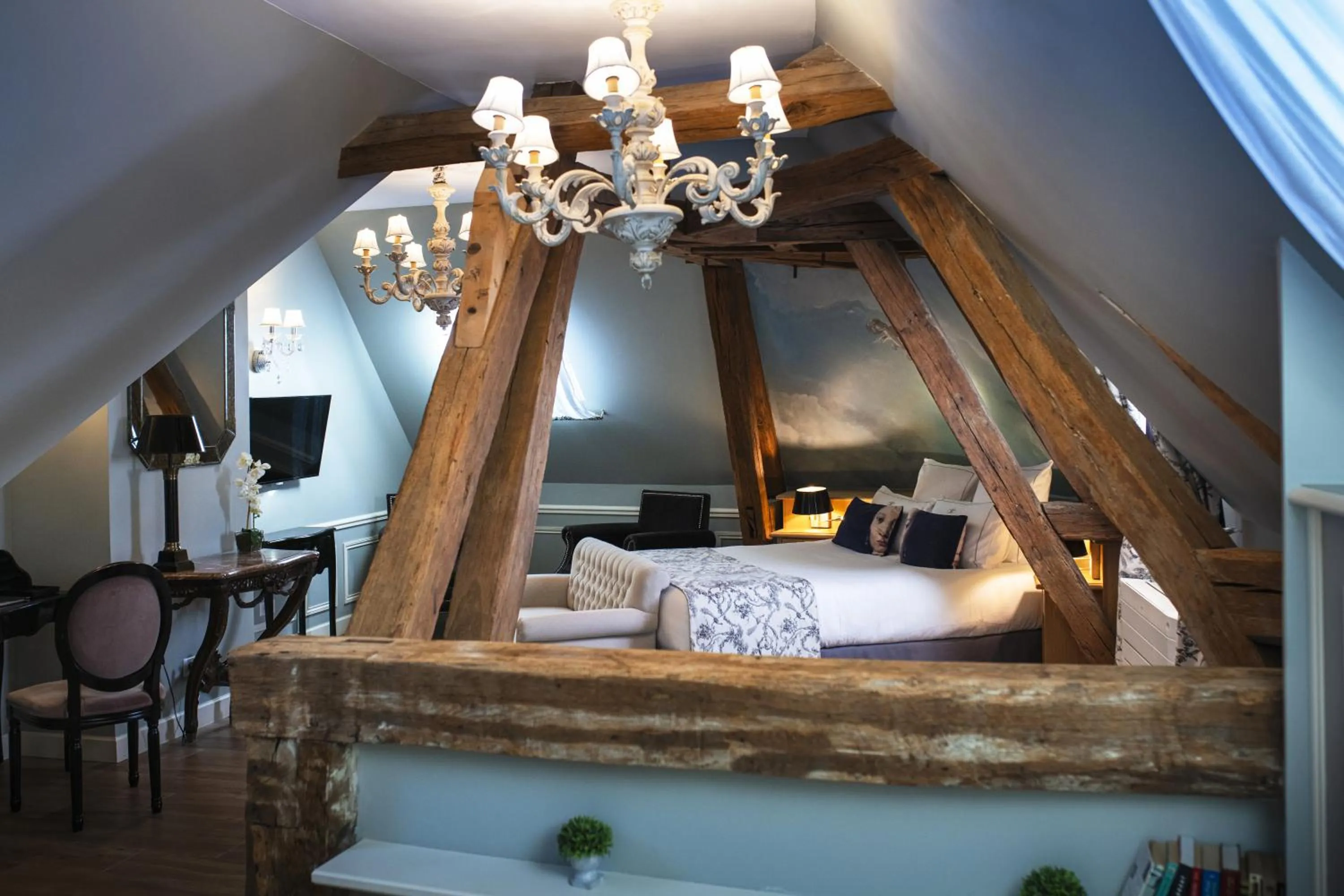 King Suite - Lounge Area in Hotel & Spa Le Grand Monarque, BW Premier Collection