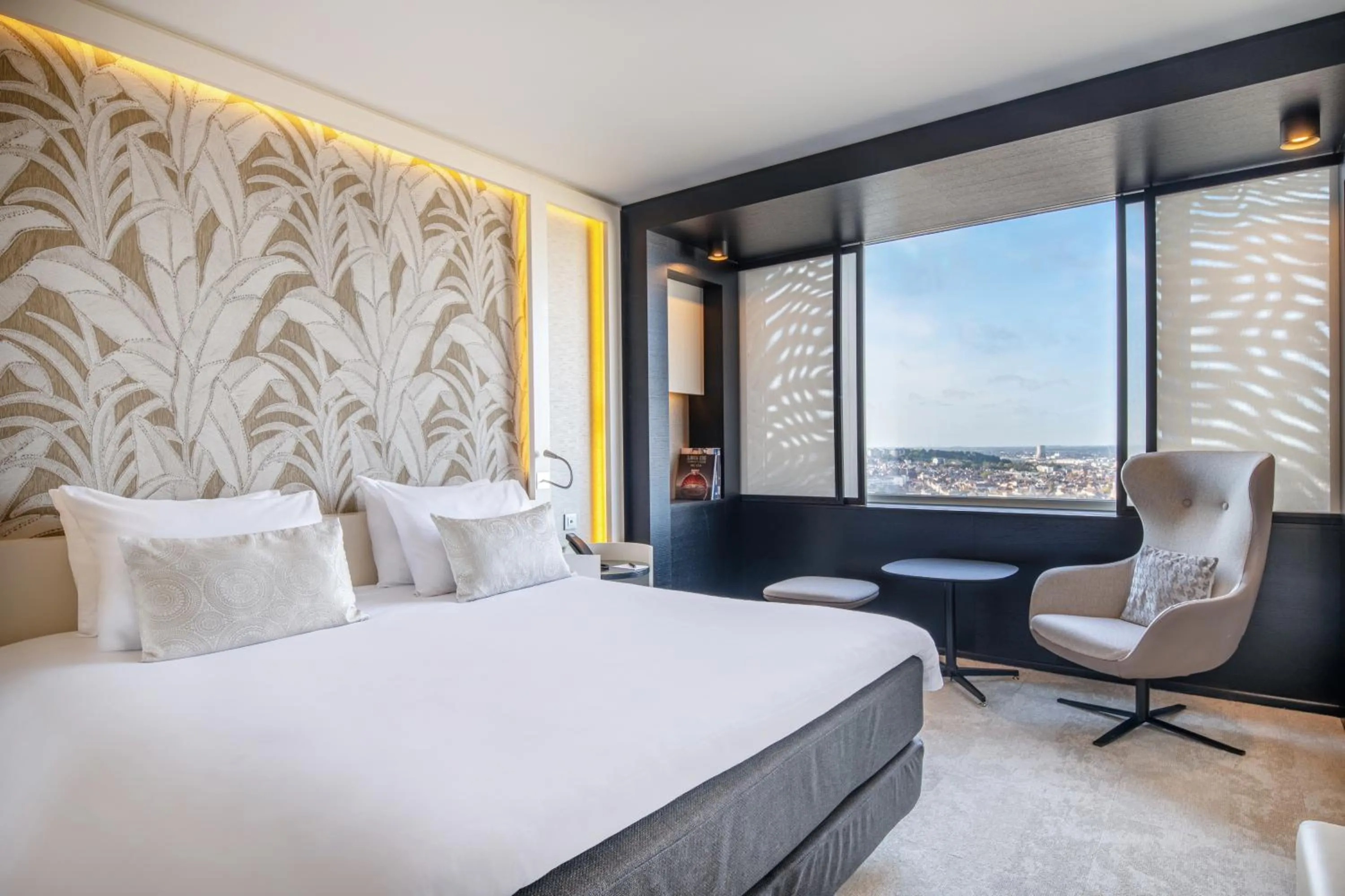 Deluxe Panorama Room with Lounge Access in The Hotel Brussels