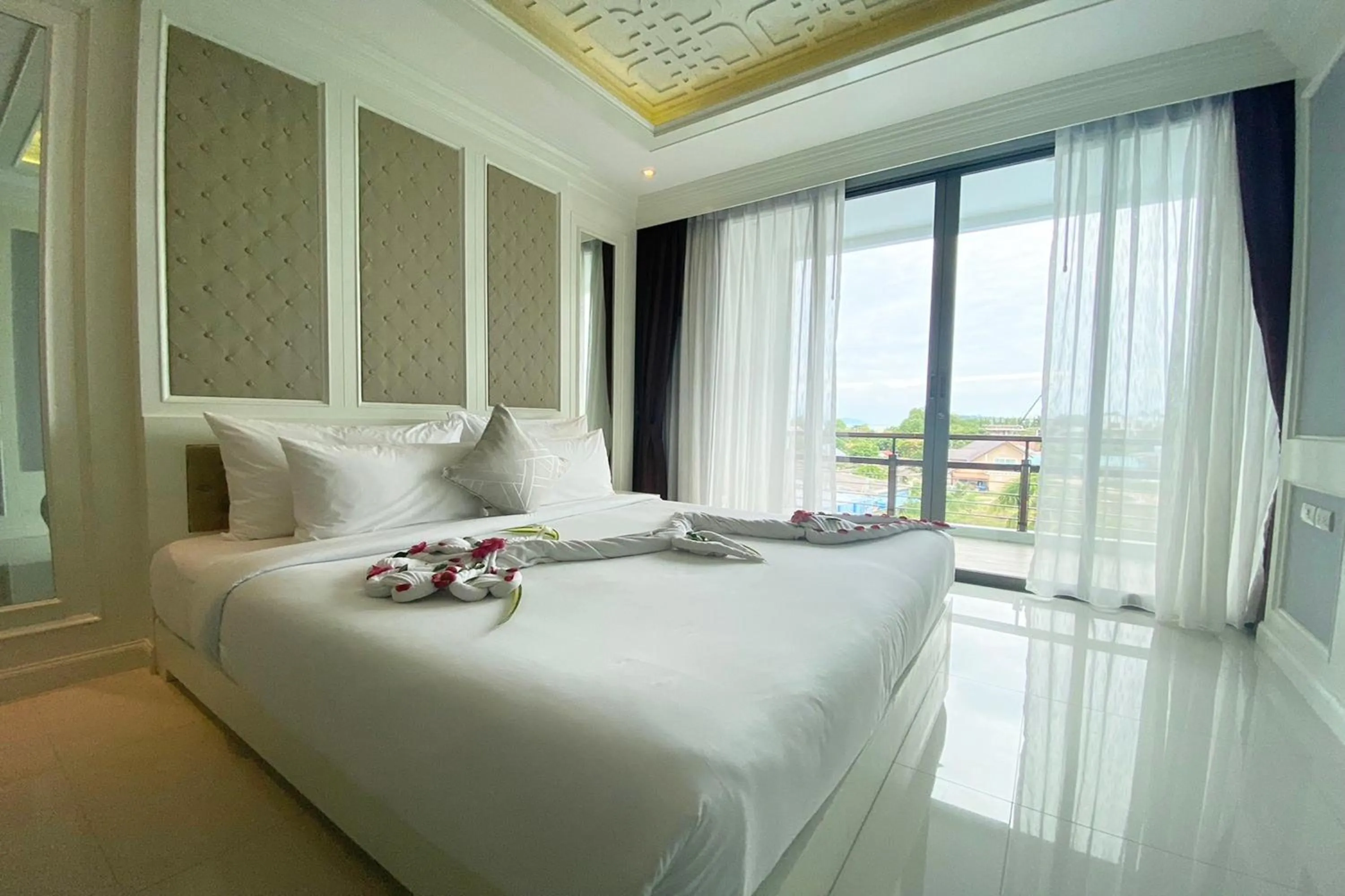 Family Room in Aqua Resort Phuket - Near Beach and Chalong Pier