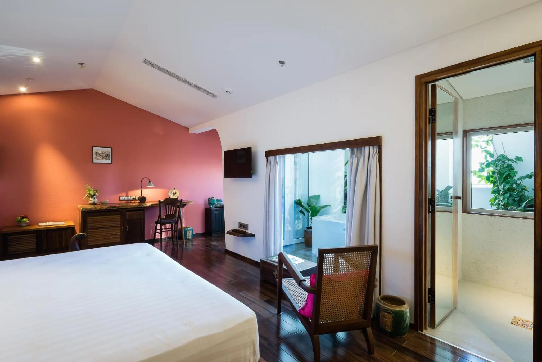 Dong Khoi Balcony Double Room in The Myst Dong Khoi