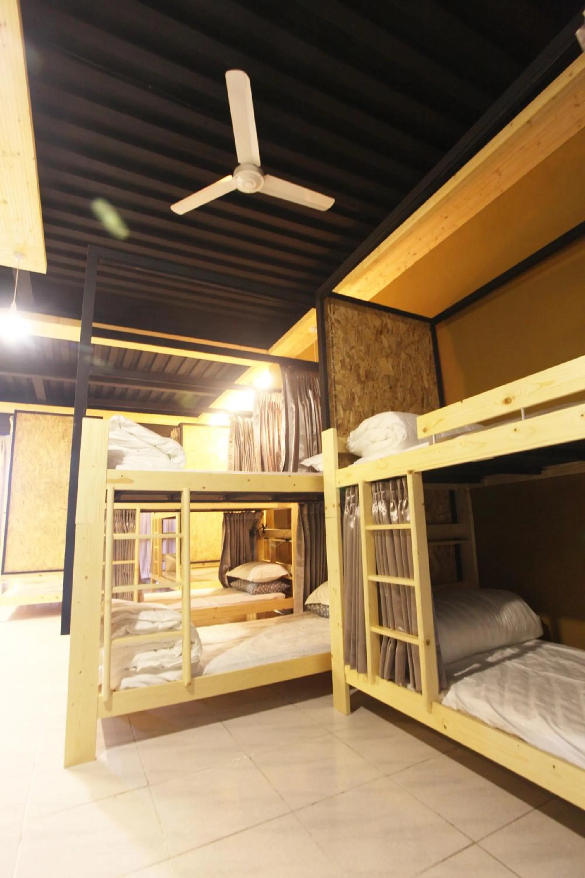 Bed in 10-Bed Mixed Dormitory Room in Light Shadow