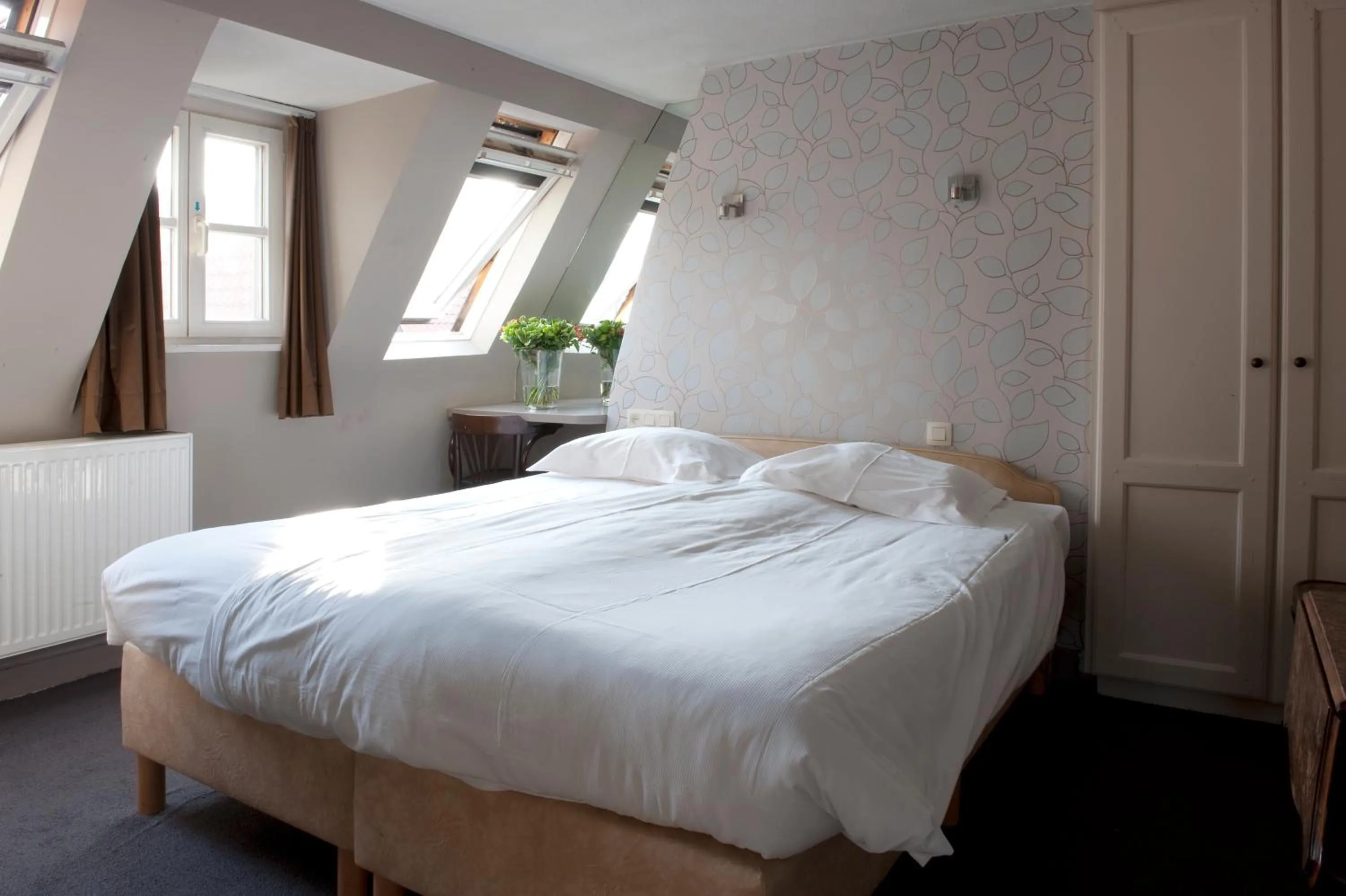 Budget Room with bath in Hotel Bourgoensch Hof