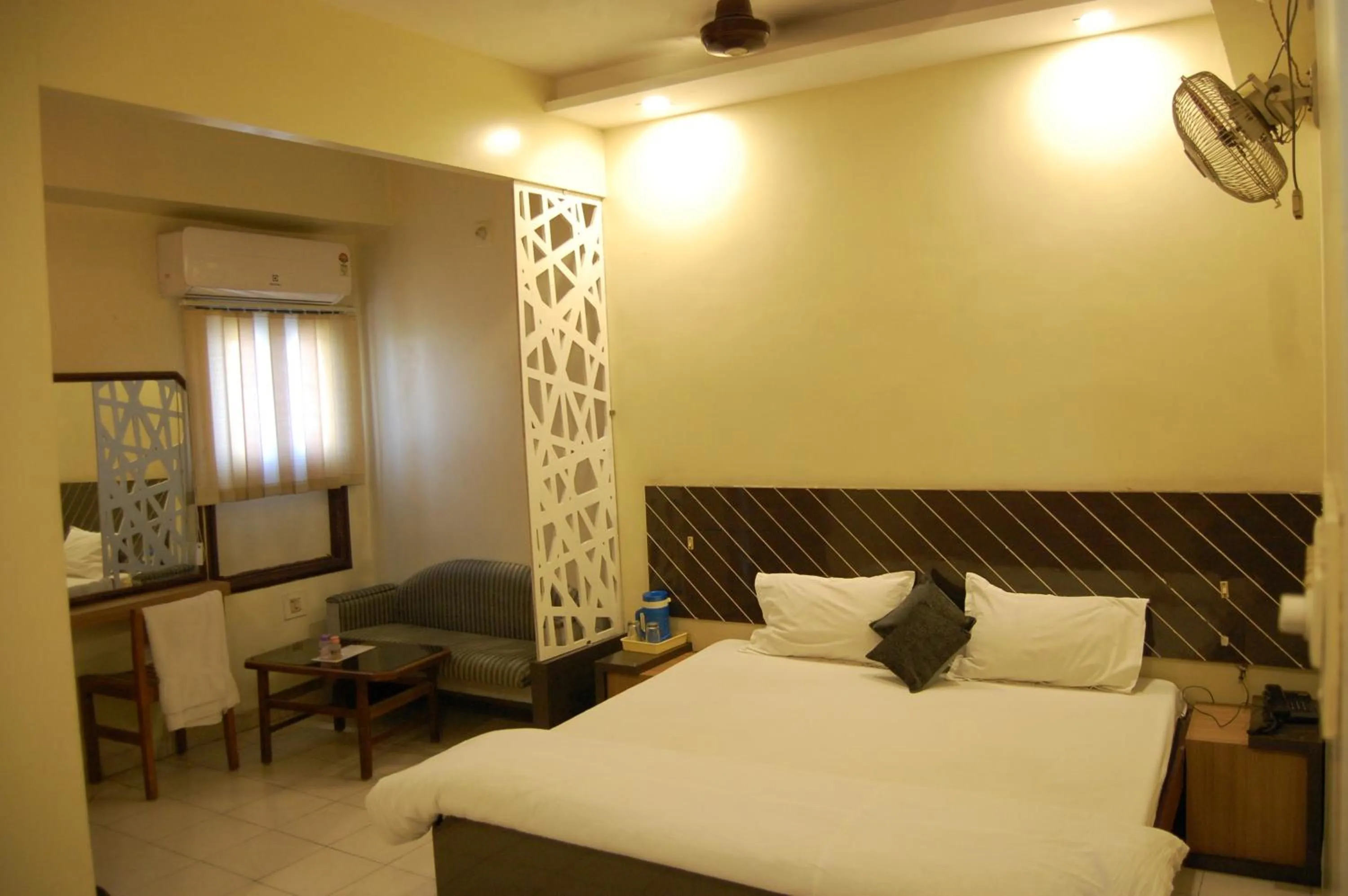 Deluxe Double Room - single occupancy in Hotel New Sunder