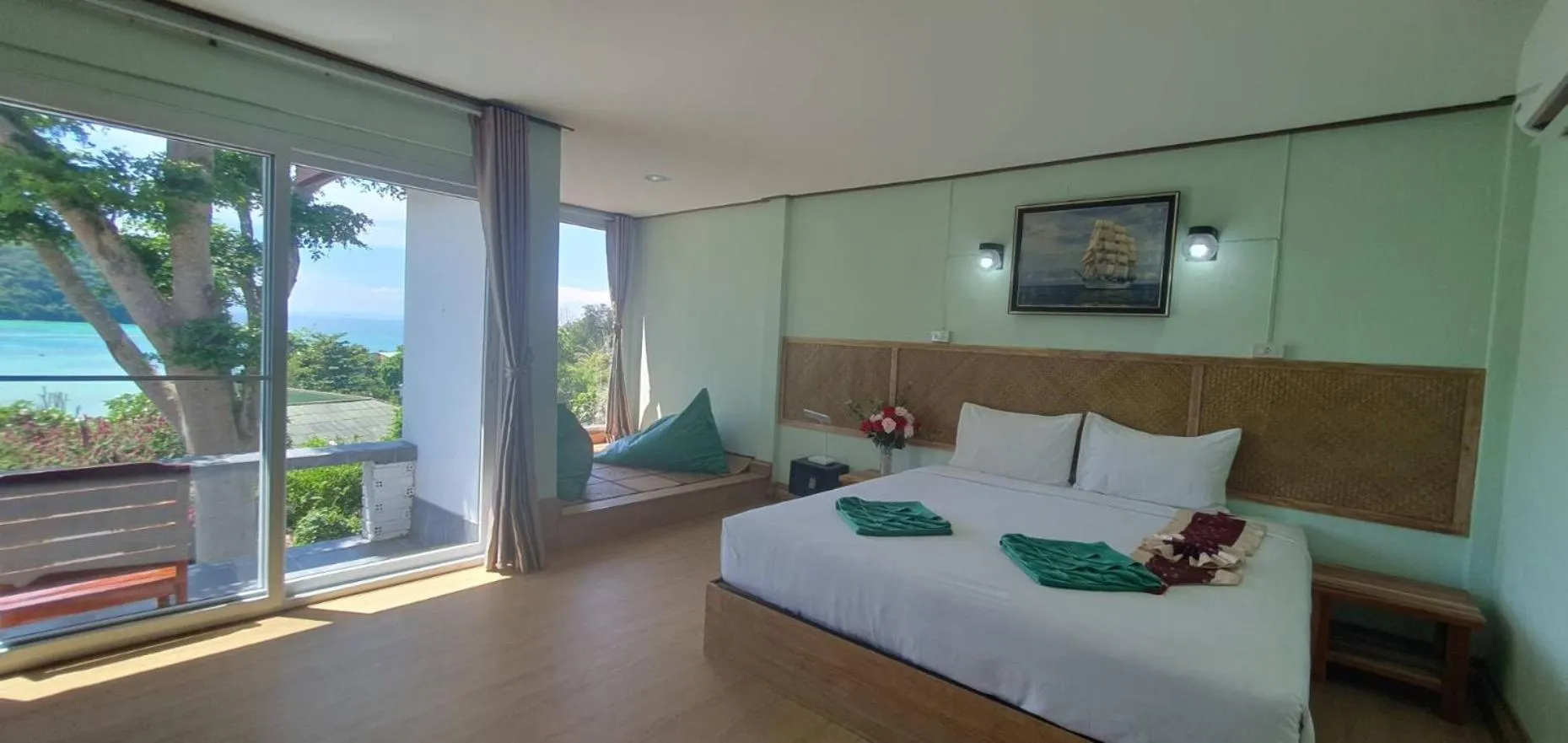 Double Room with Balcony in Phi Phi View Point Resort