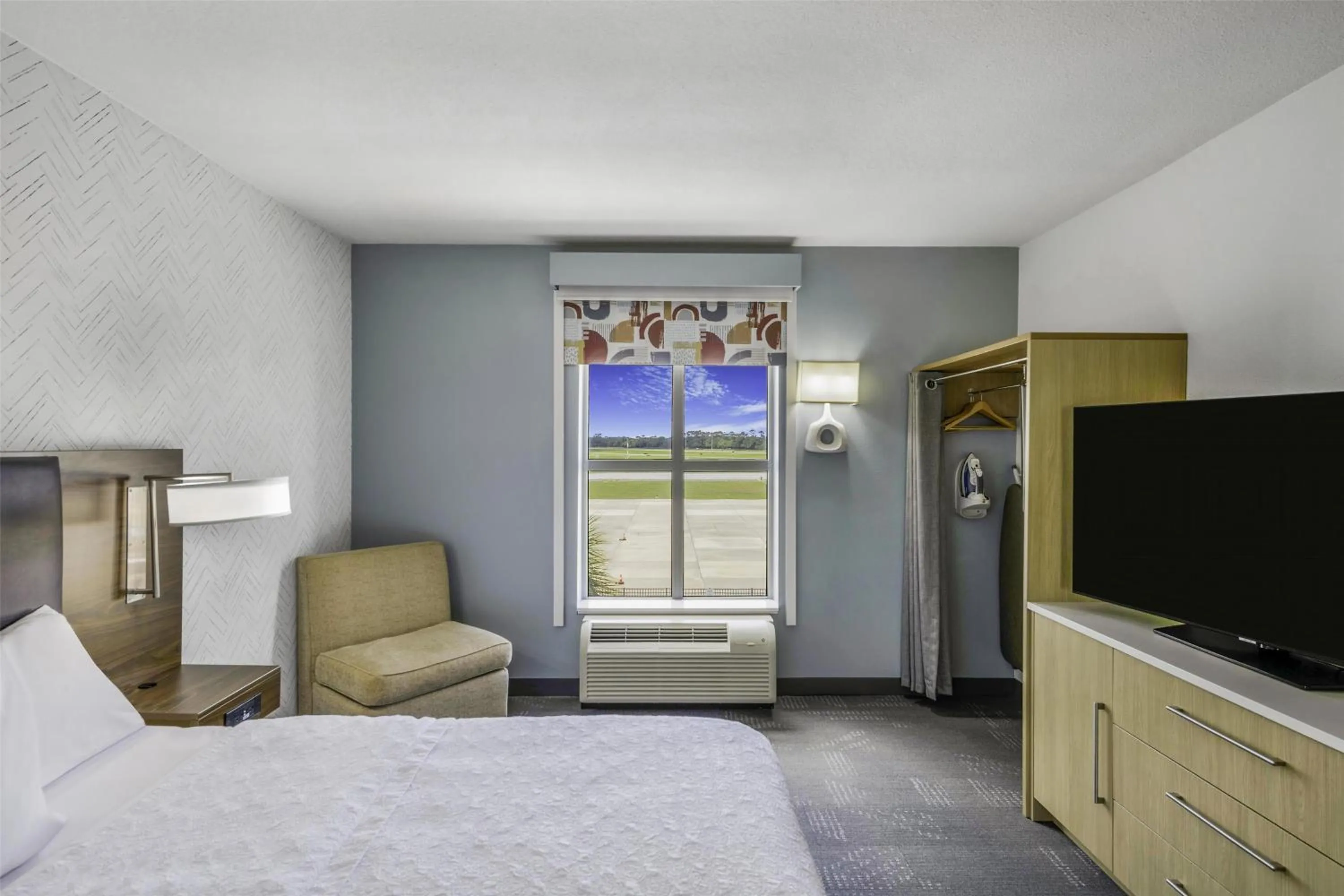 King Suite - Mobility and Hearing Access/Non-Smoking in Home2 Suites By Hilton St. Simons Island