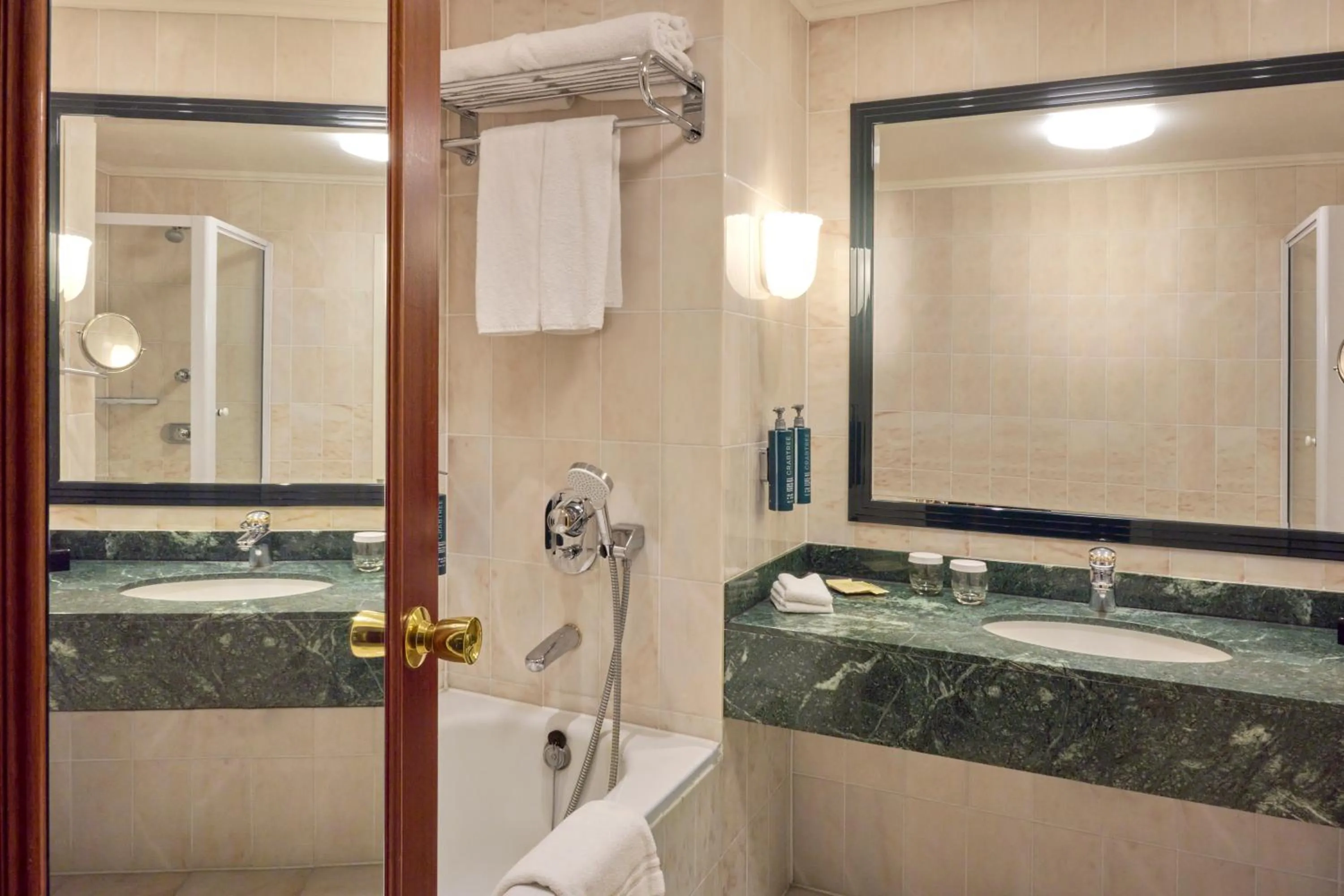 Deluxe King Room in Hilton Antwerp Old Town