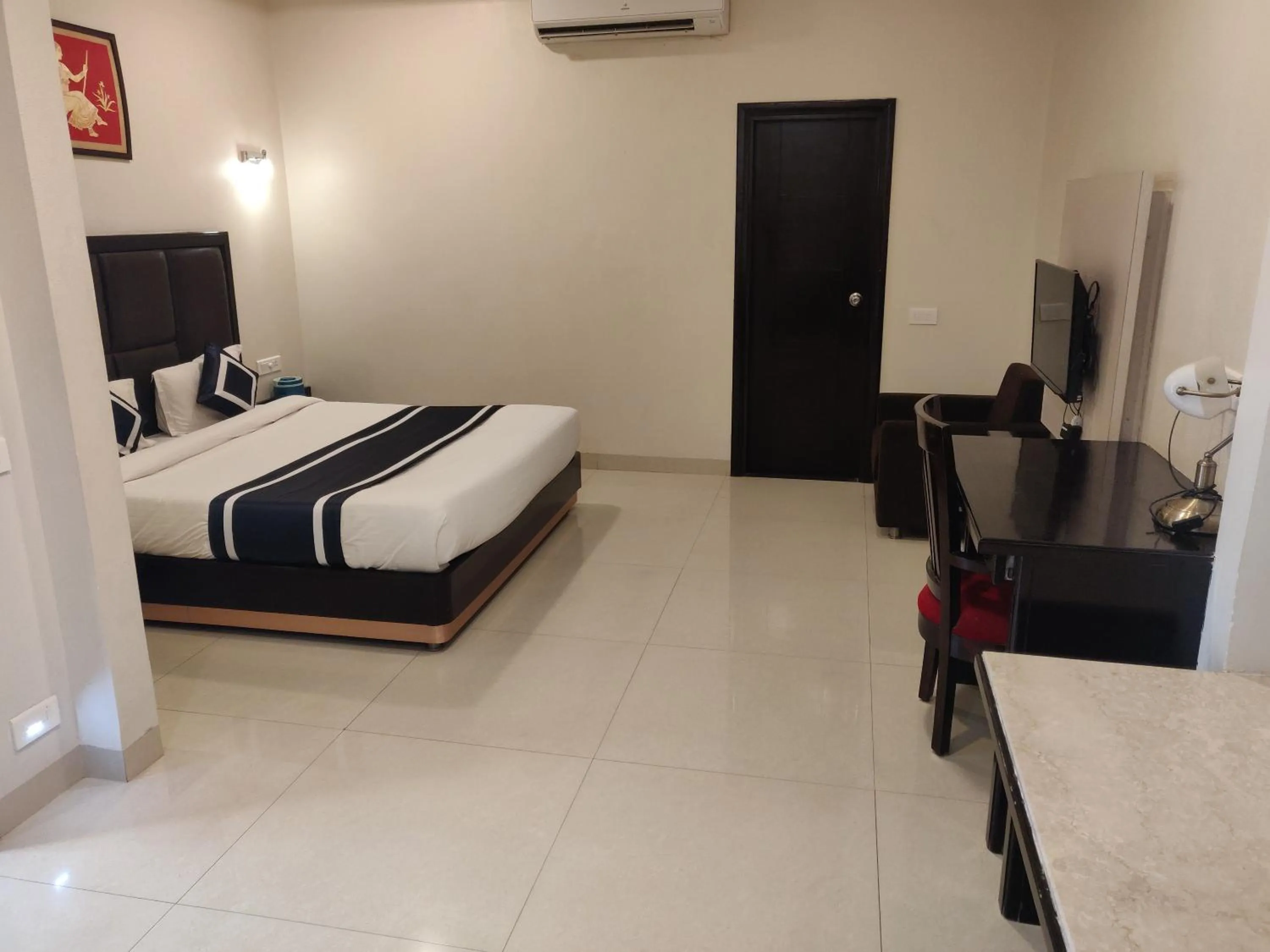 Suite - single occupancy in Chandra Grand