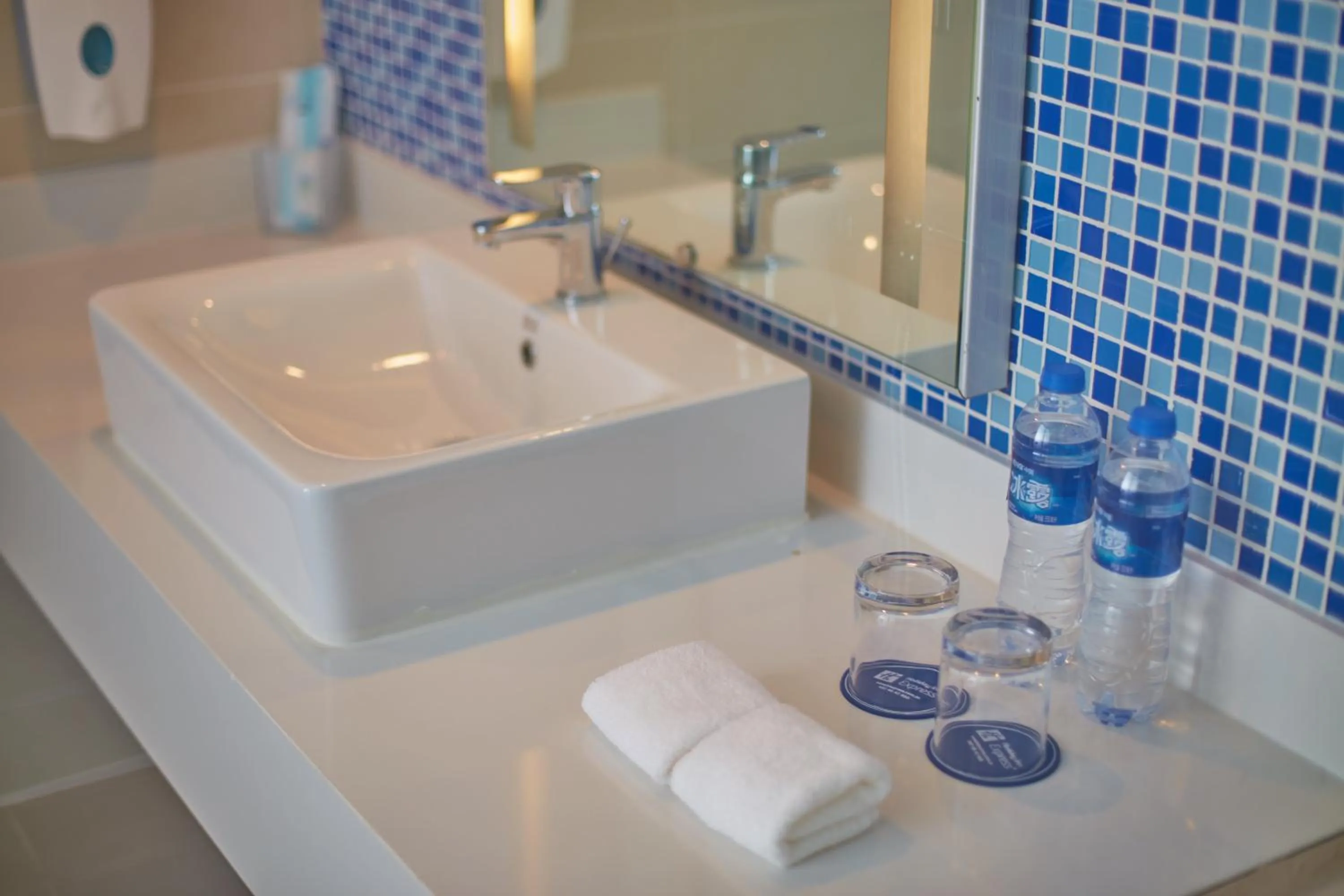 Standard Queen Room in Holiday Inn Express Tangshan Downtown by IHG