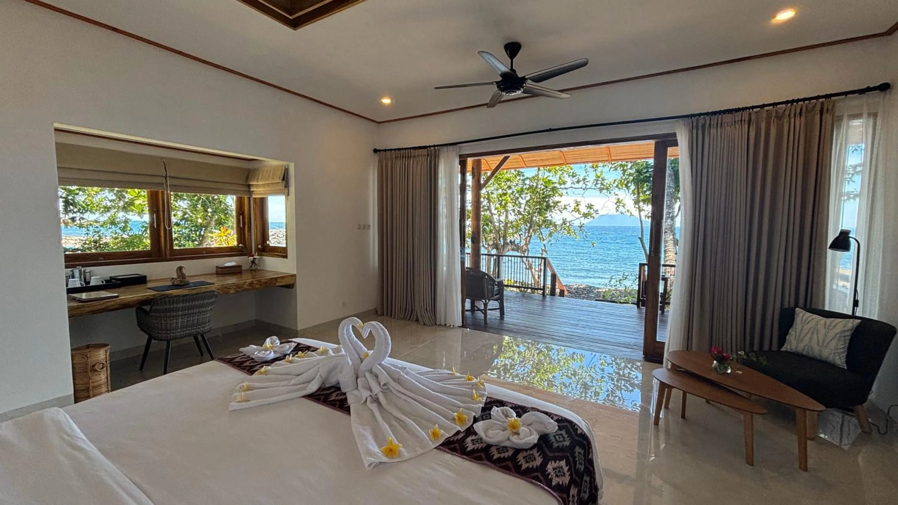 Villa - single occupancy - Beach Front in Murex Dive Resort