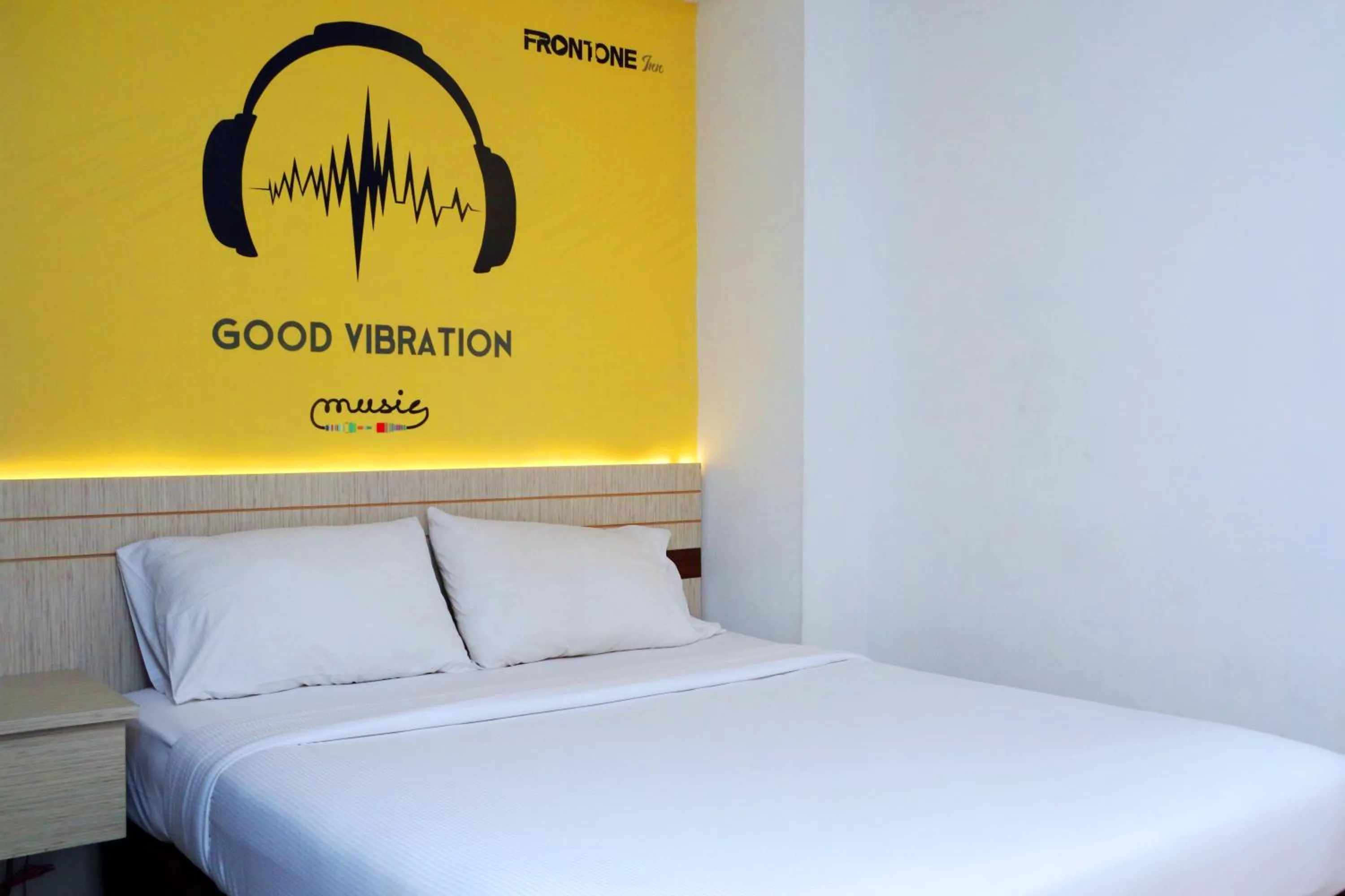 Superior Queen Room in Front One Inn Sidoarjo