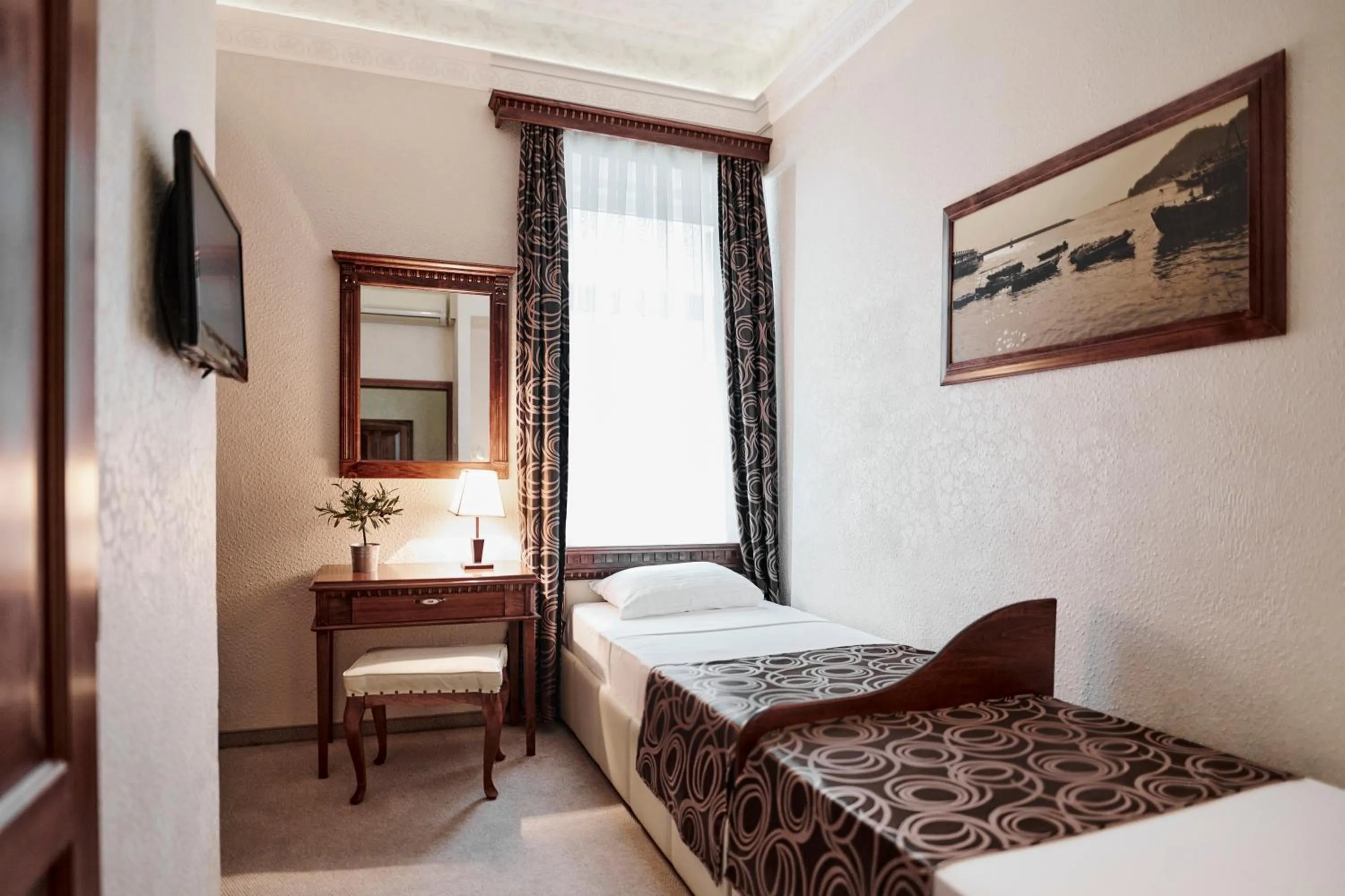 Economy Twin Room - single occupancy in Hotel Villa Schubert