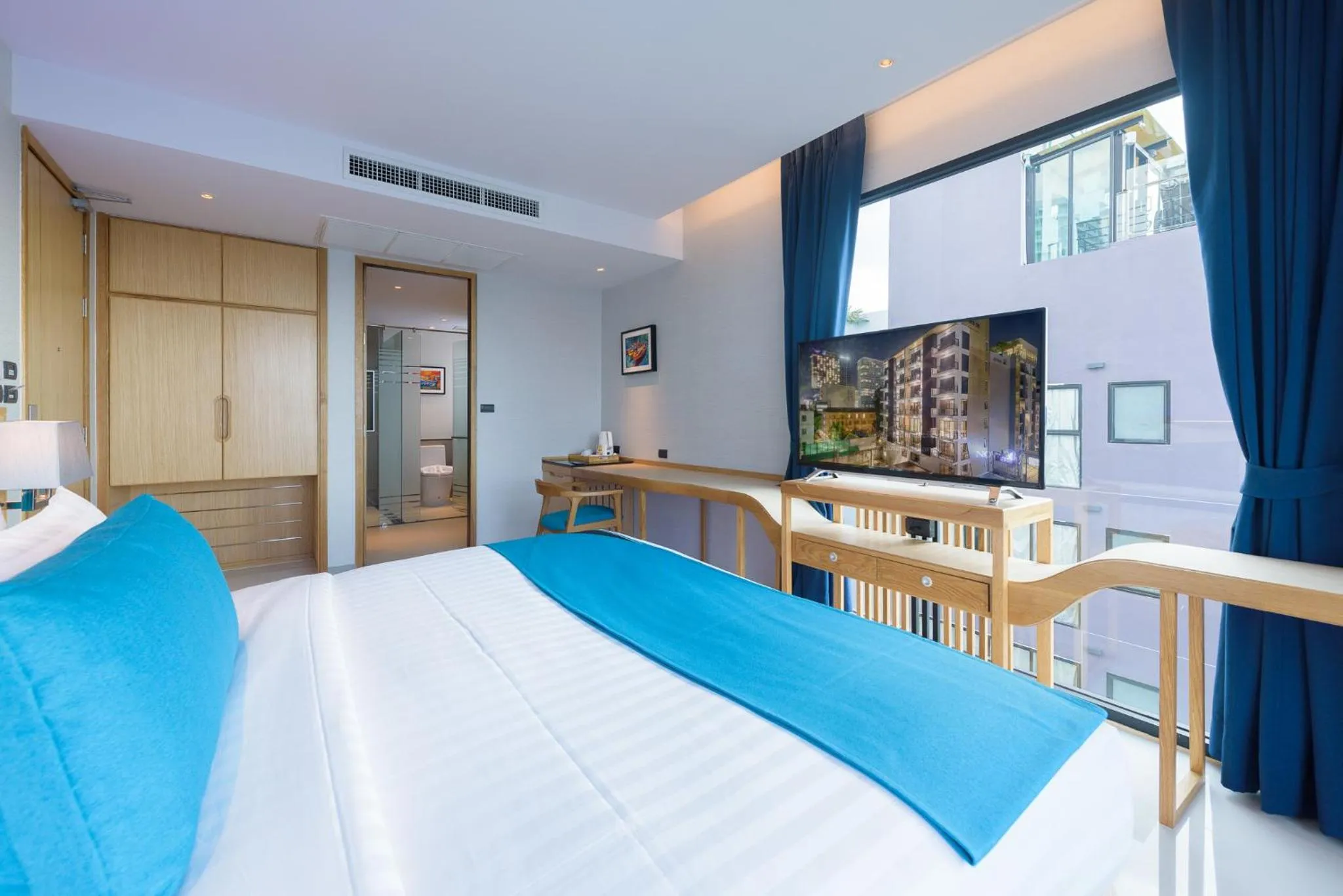 Double Room with Balcony and Sea View in Deep Blue Z10