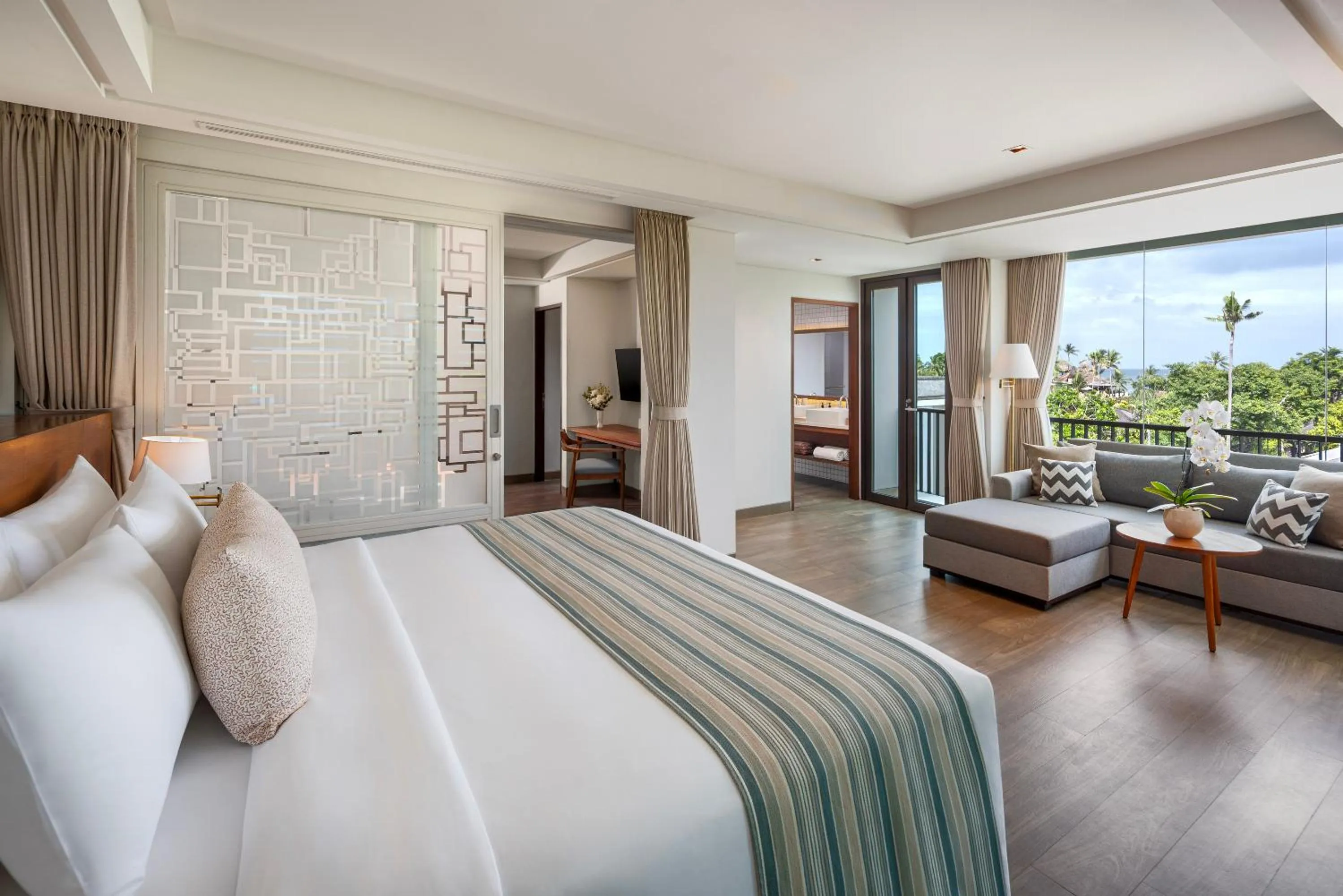 Family Suite with Daily Afternoon Tea and Fully Equipped Kitchenette in Rama Residence Padma