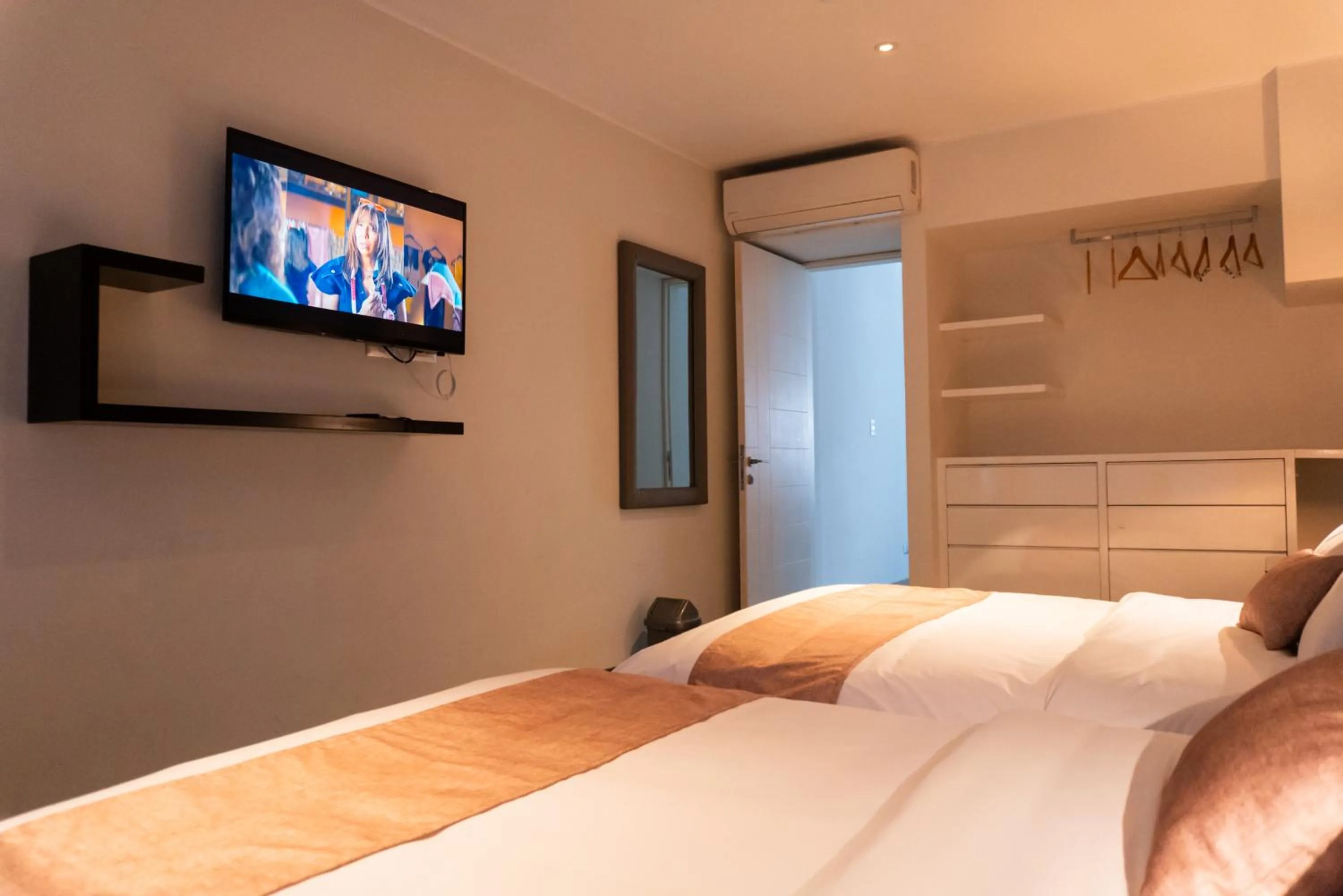 Standard Double Suite in Apart Hotel Petit Palace Suites