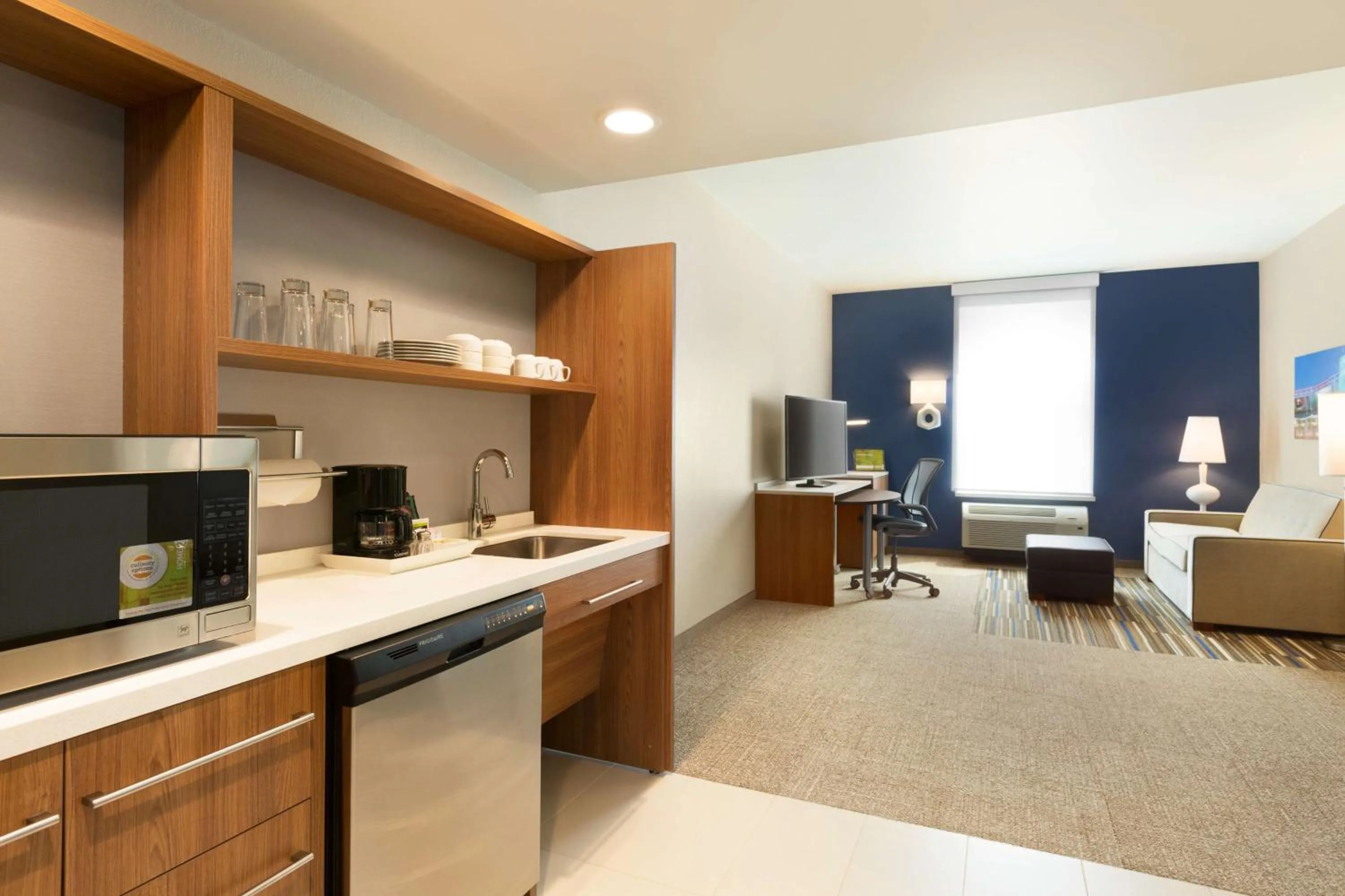 Queen Suite - Mobility Access/Non-Smoking in Home2 Suites By Hilton Glendale Westgate