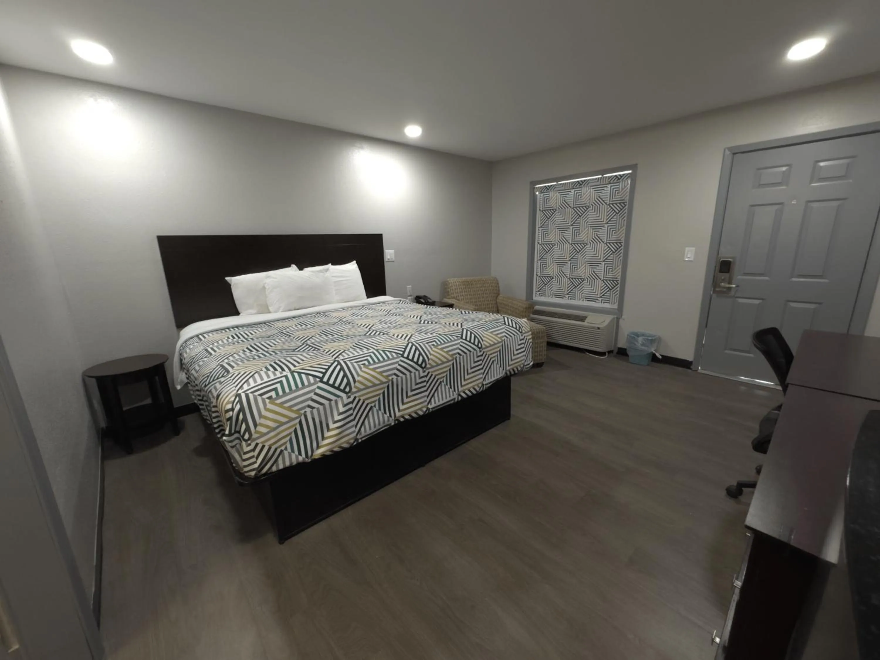 King Room - Smoking  in Relax Inn Mcgehee