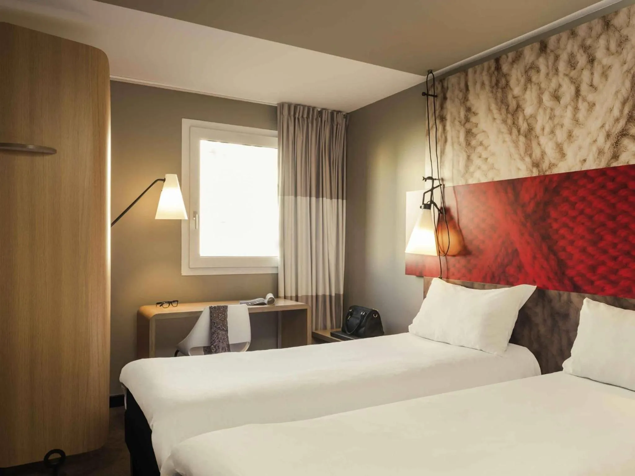 Standard Twin Room in ibis Le Havre Centre