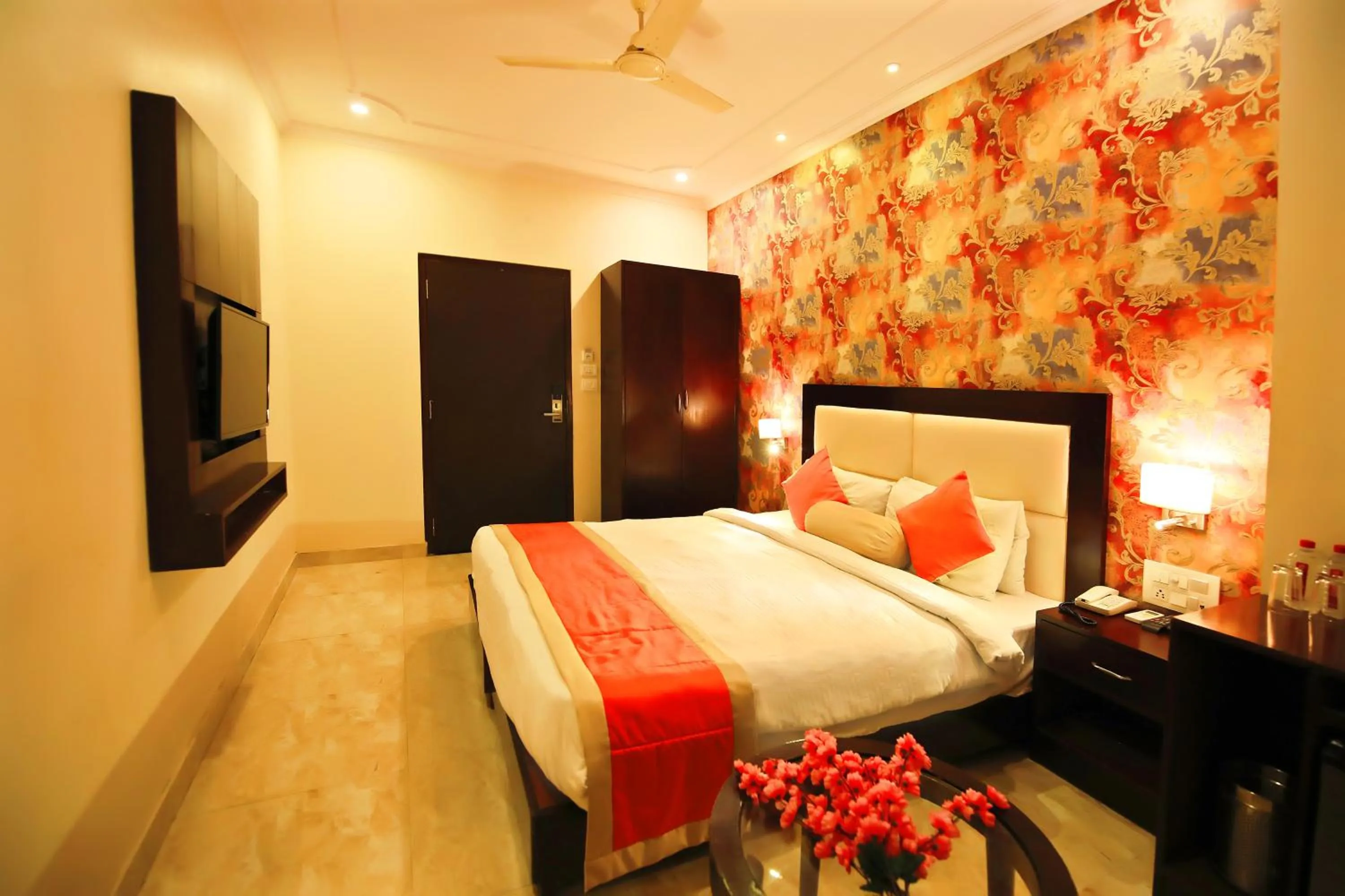 Deluxe Double Room in V One Pride