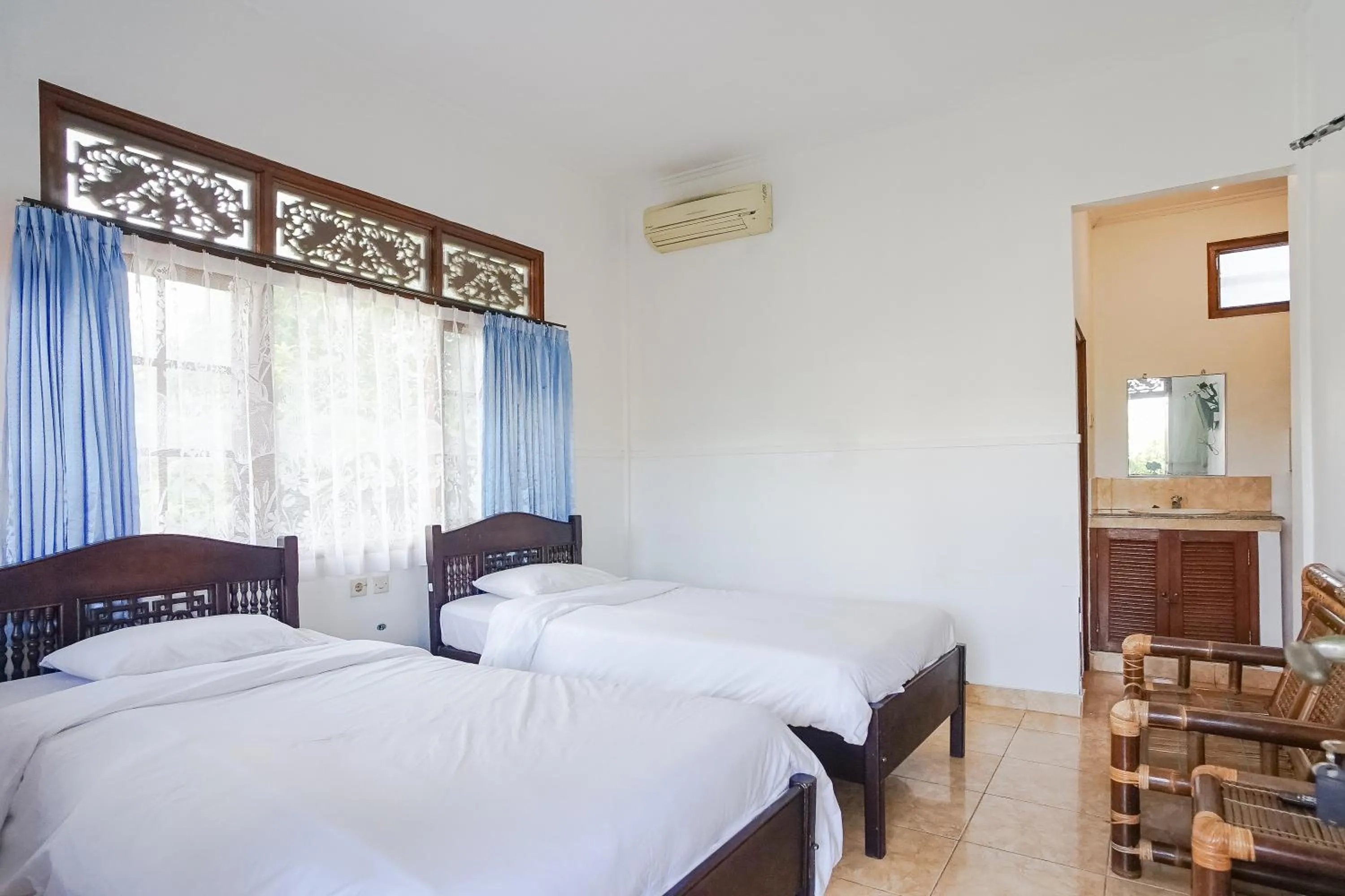 Standard Twin Room in Indopurejoy House - Komala Indah Cottages