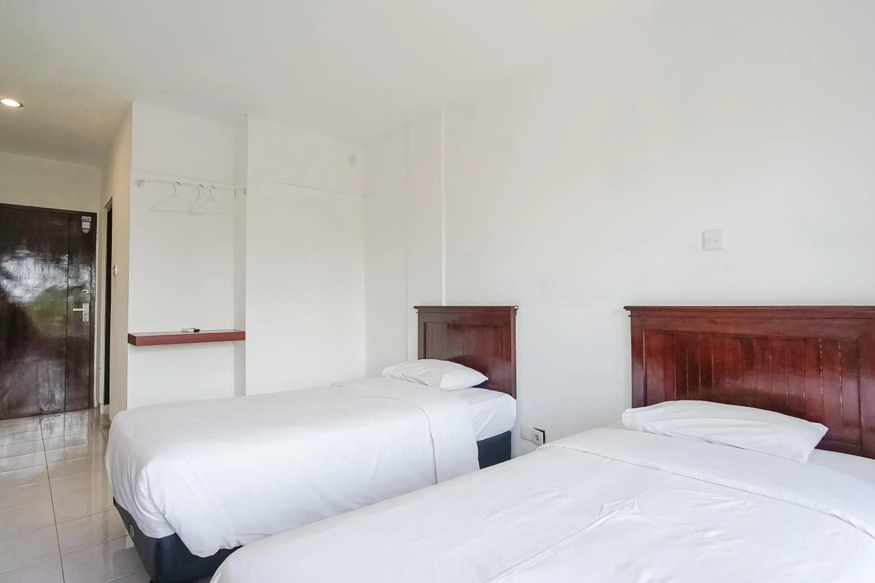 Deluxe Twin Room in Indopurejoy House - Komala Indah Cottages