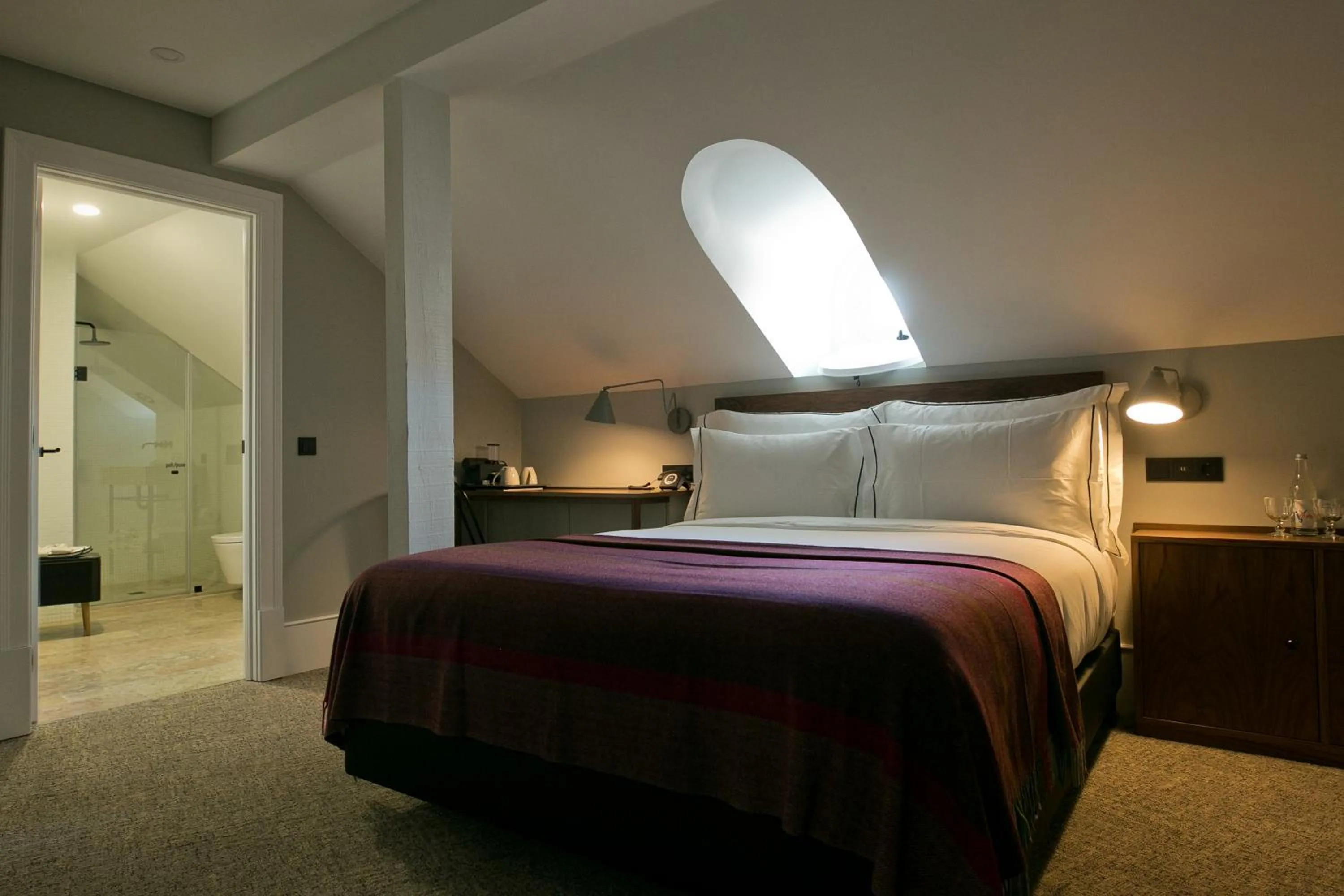 Attic Double Room in 1908 Lisboa Hotel