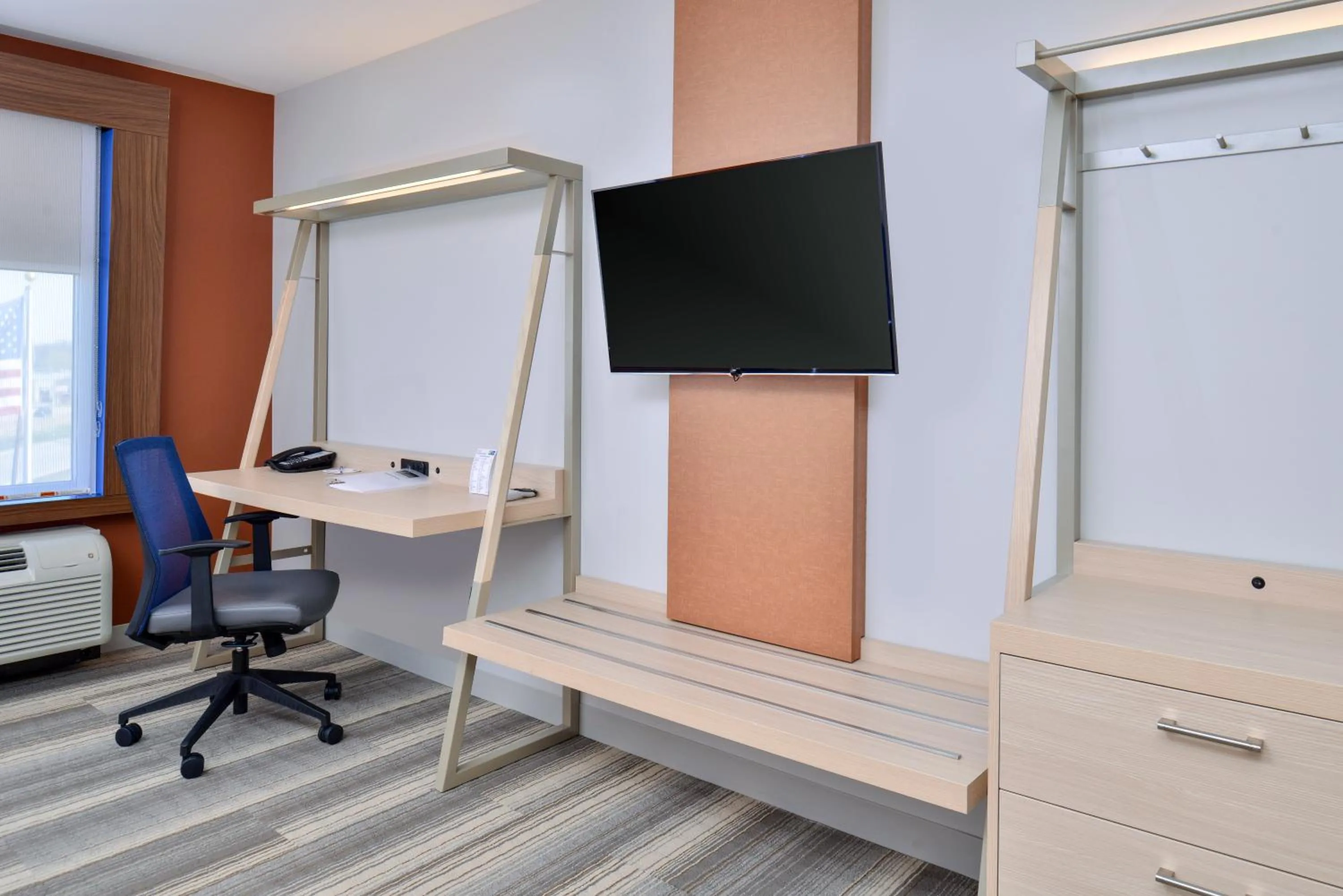 Standard King Room in Holiday Inn Express & Suites - Brighton South - US 23 by IHG