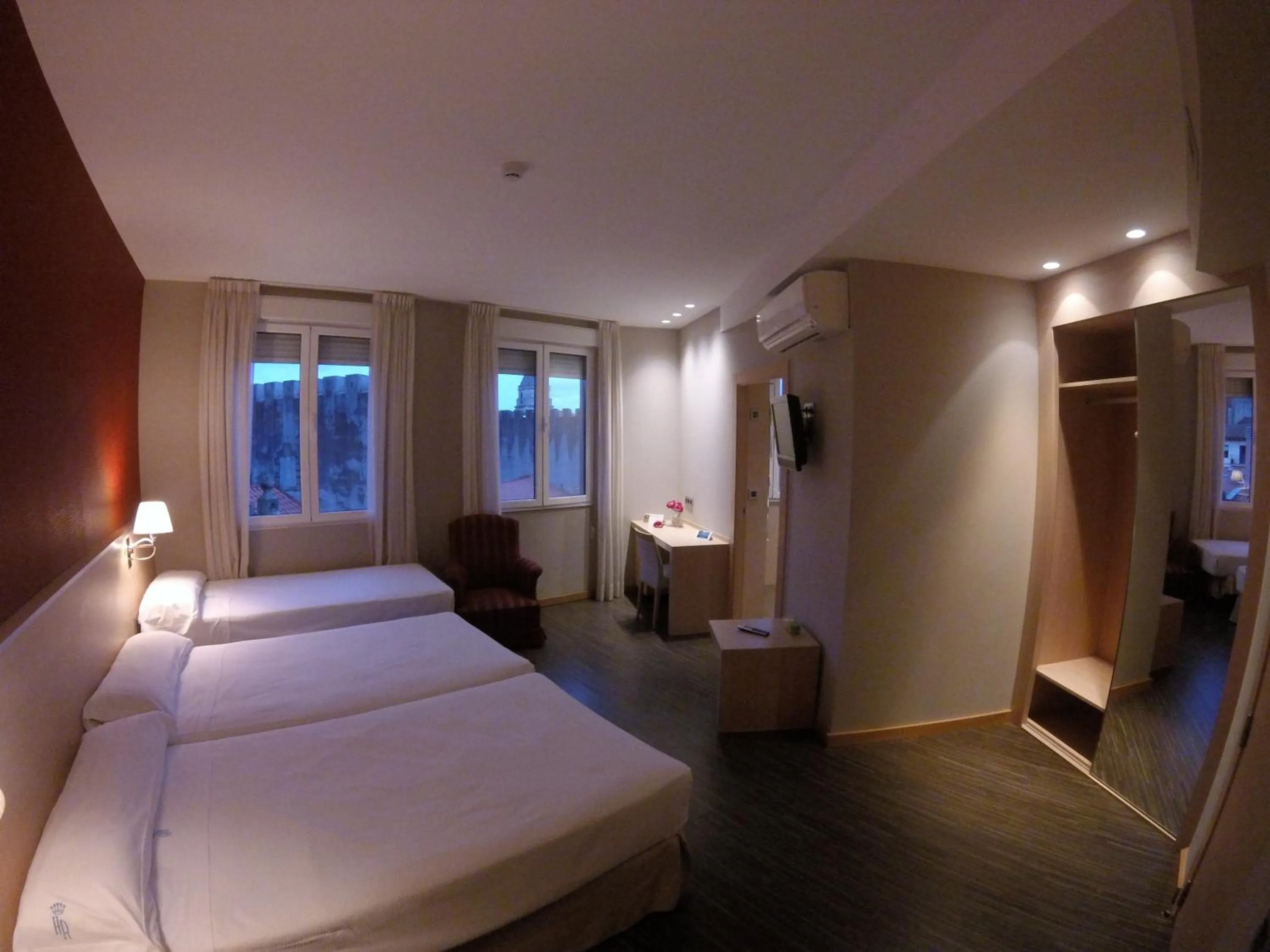 Double Room with Extra Bed in Hotel Asturias