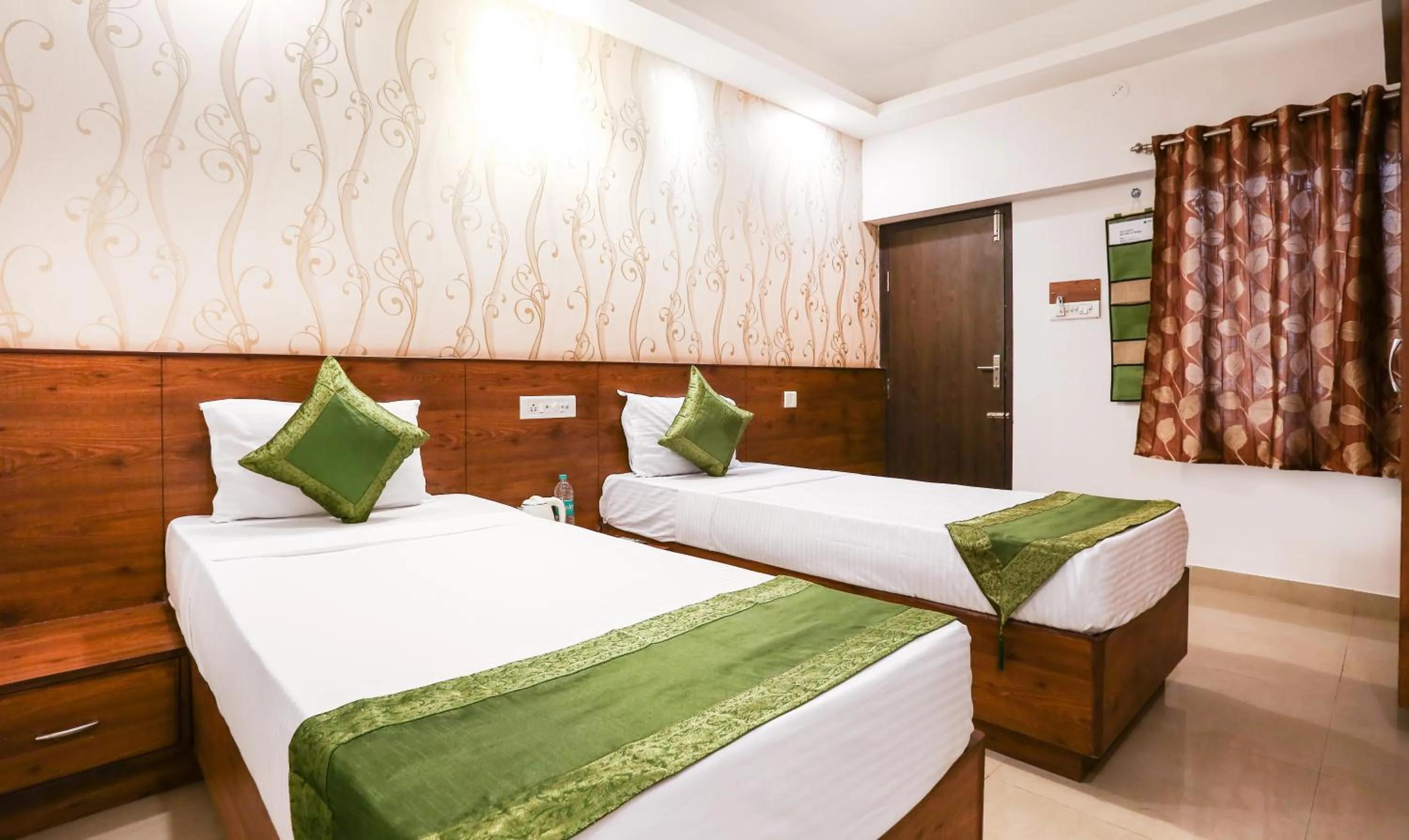 Standard Room With Queen Bed - single occupancy in Treebo Comforts Inn, University Road Deralakatte