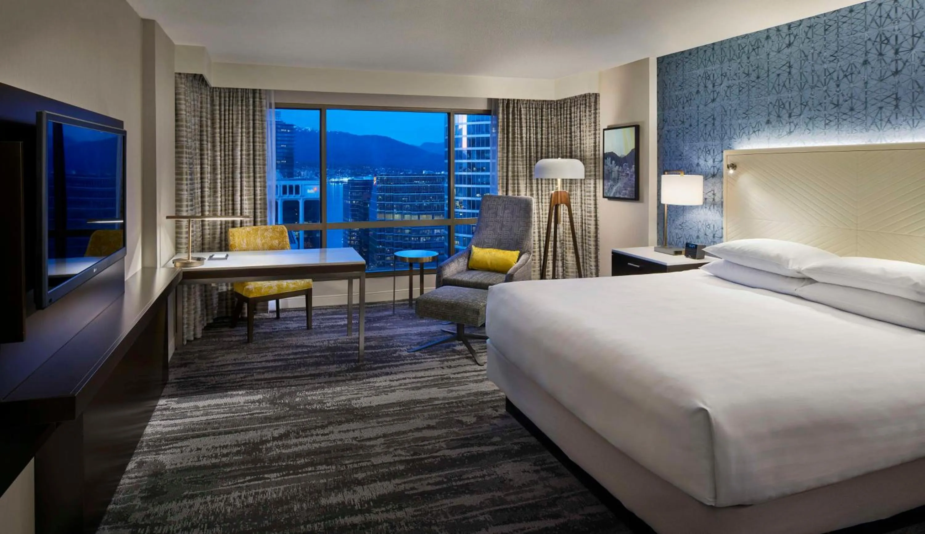 King Room with Balcony and City View  in Hyatt Regency Vancouver