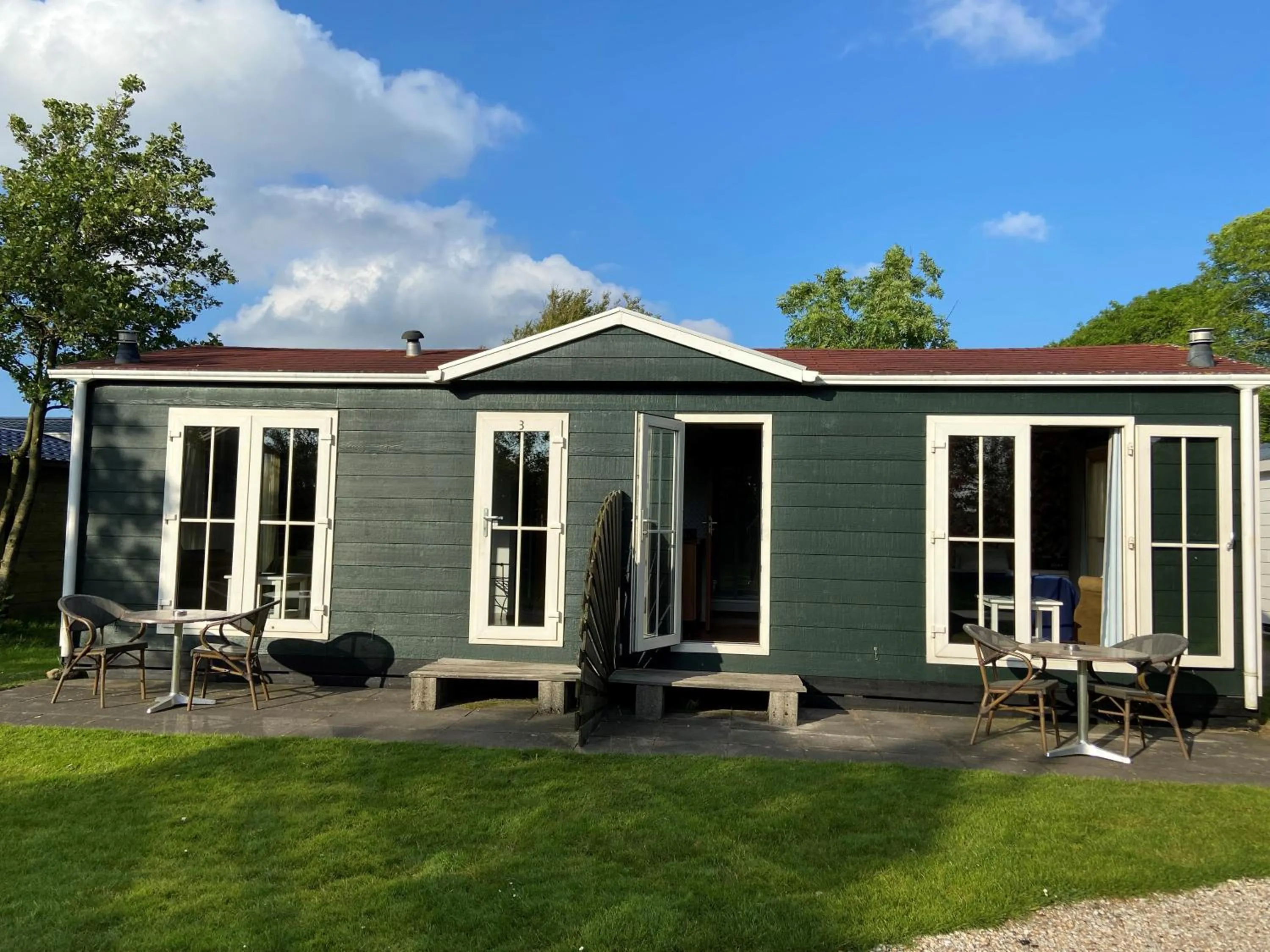 Hotelchalet (2 Adults) in Recreatiepark Wiringherlant