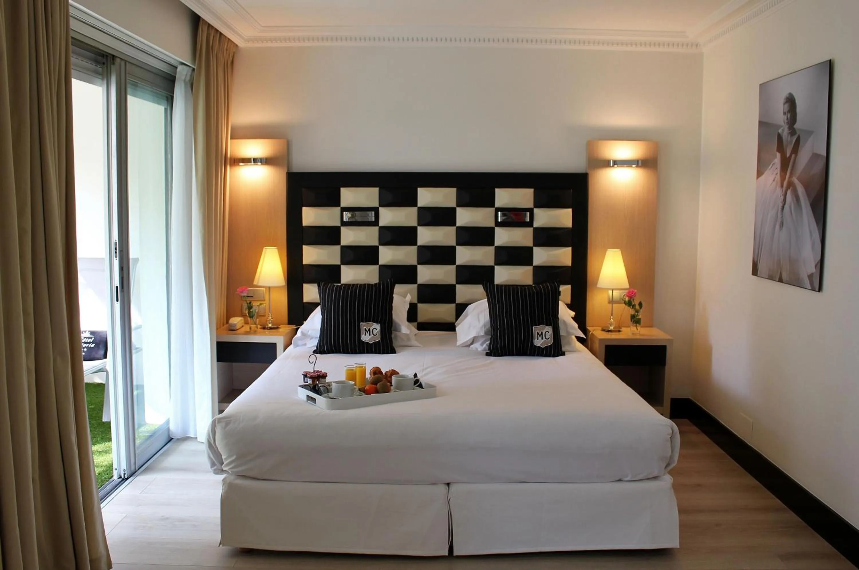 Comfort Double Room with Terrace and Garden View in Hôtel Victoria