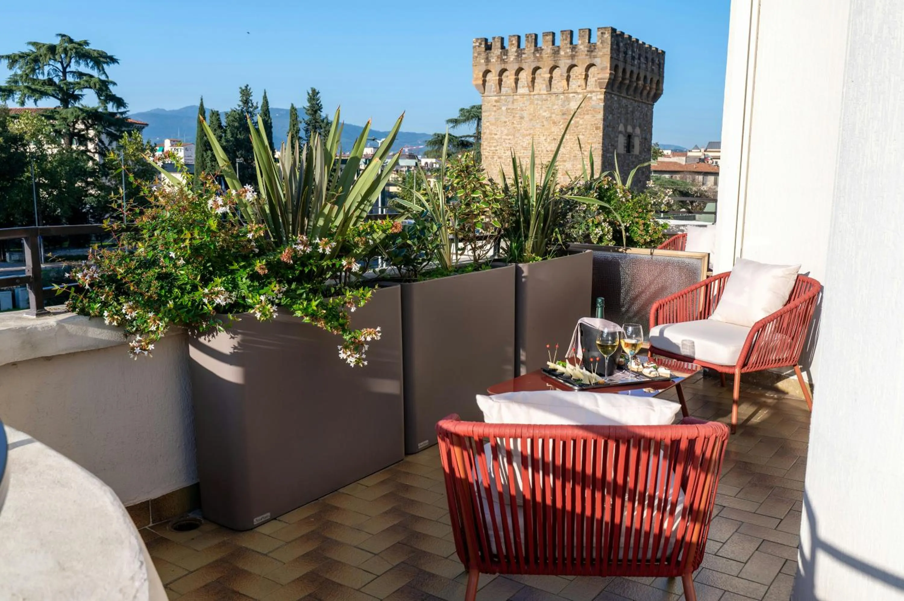 Deluxe Double or Twin Room with Terrace in Starhotels Michelangelo Florence