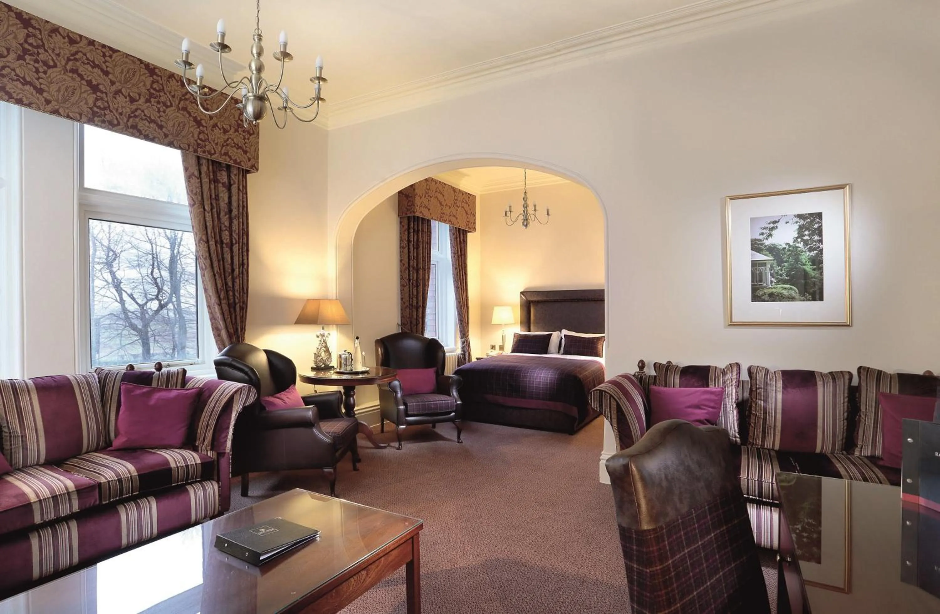 Feature Suite in Macdonald Kilhey Court Hotel