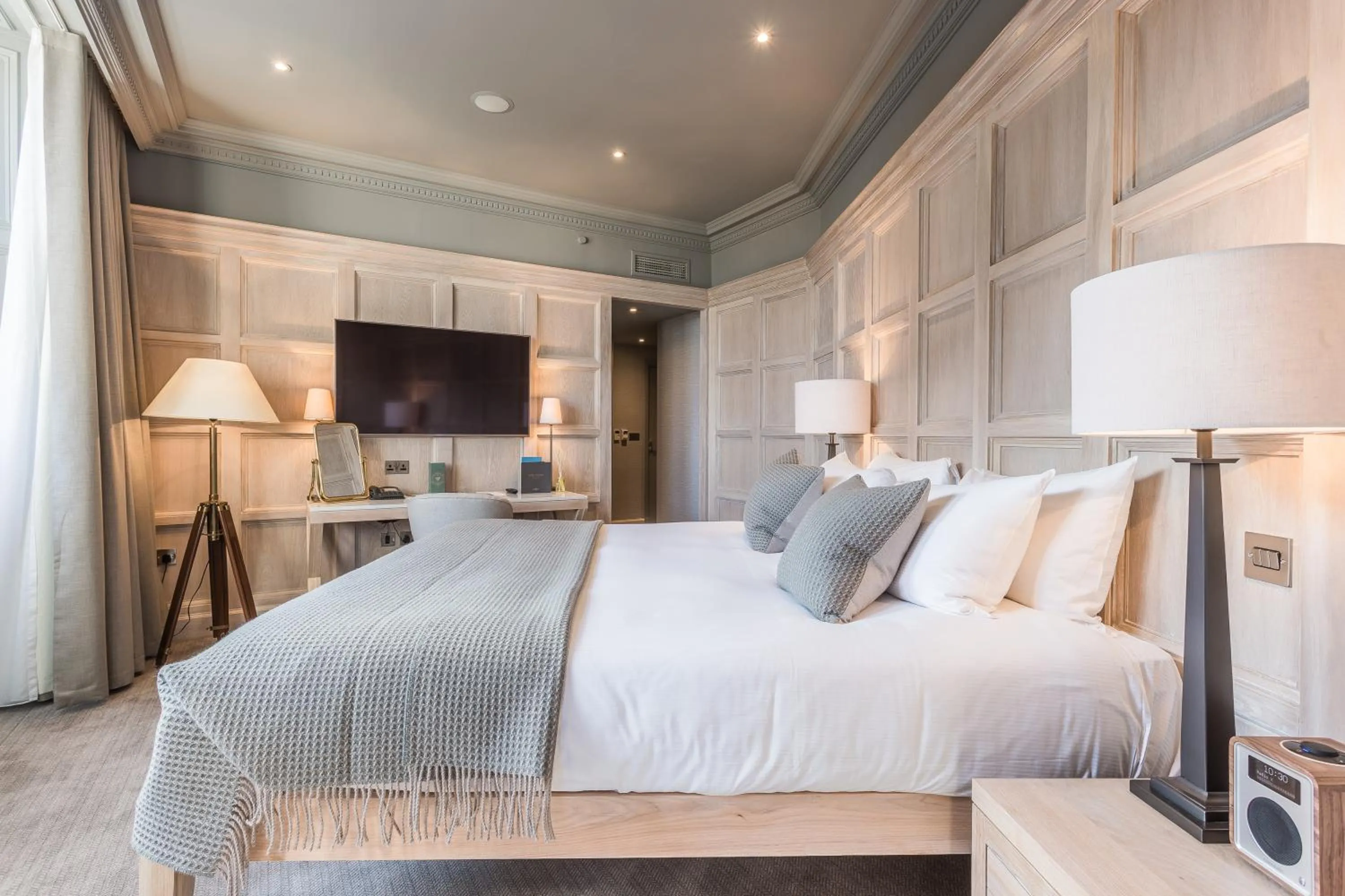 Director Twin or Double Room City View in The Scotsman Hotel