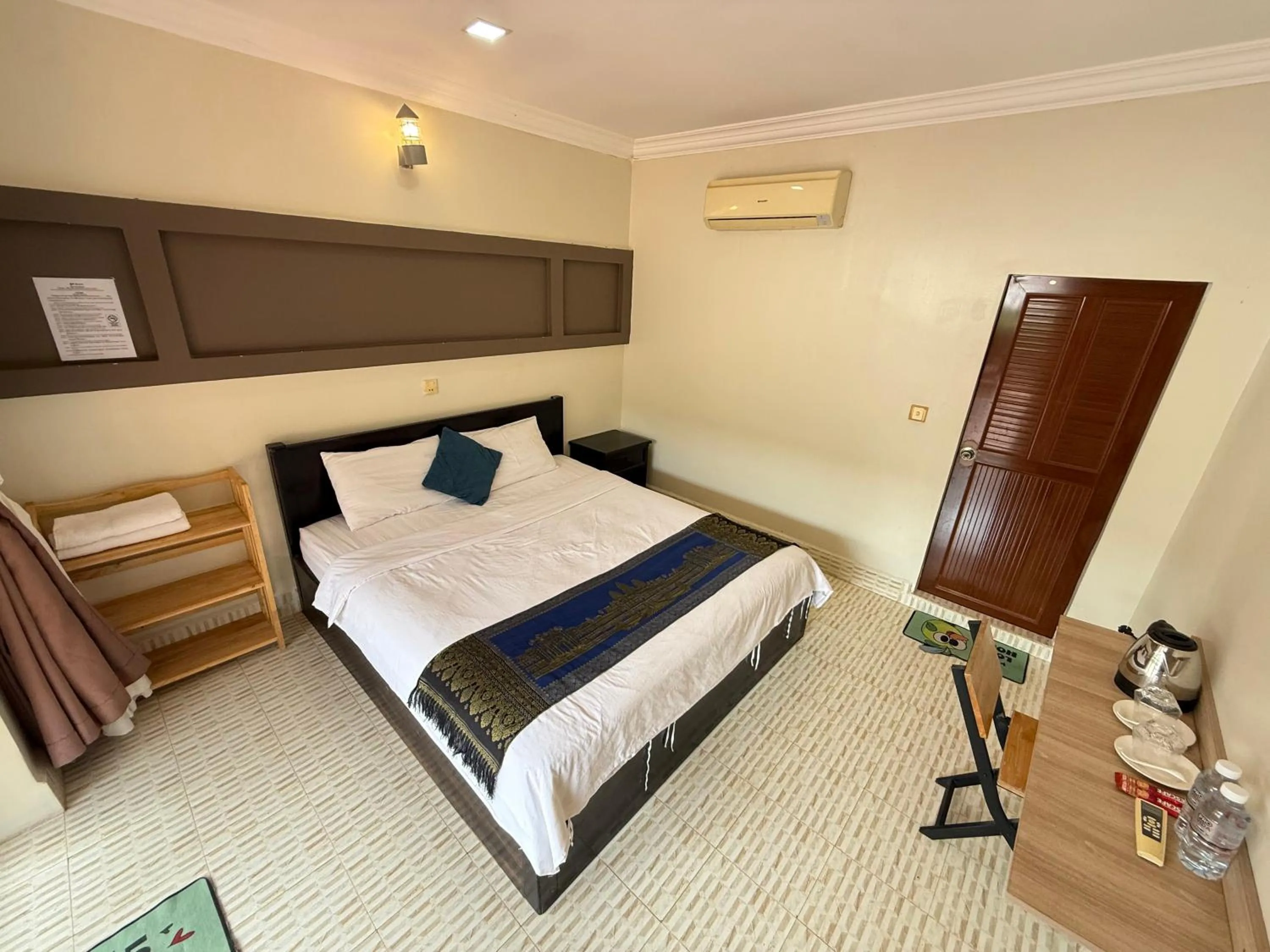 Double Room with Private Bathroom in Hello Kampot Resort