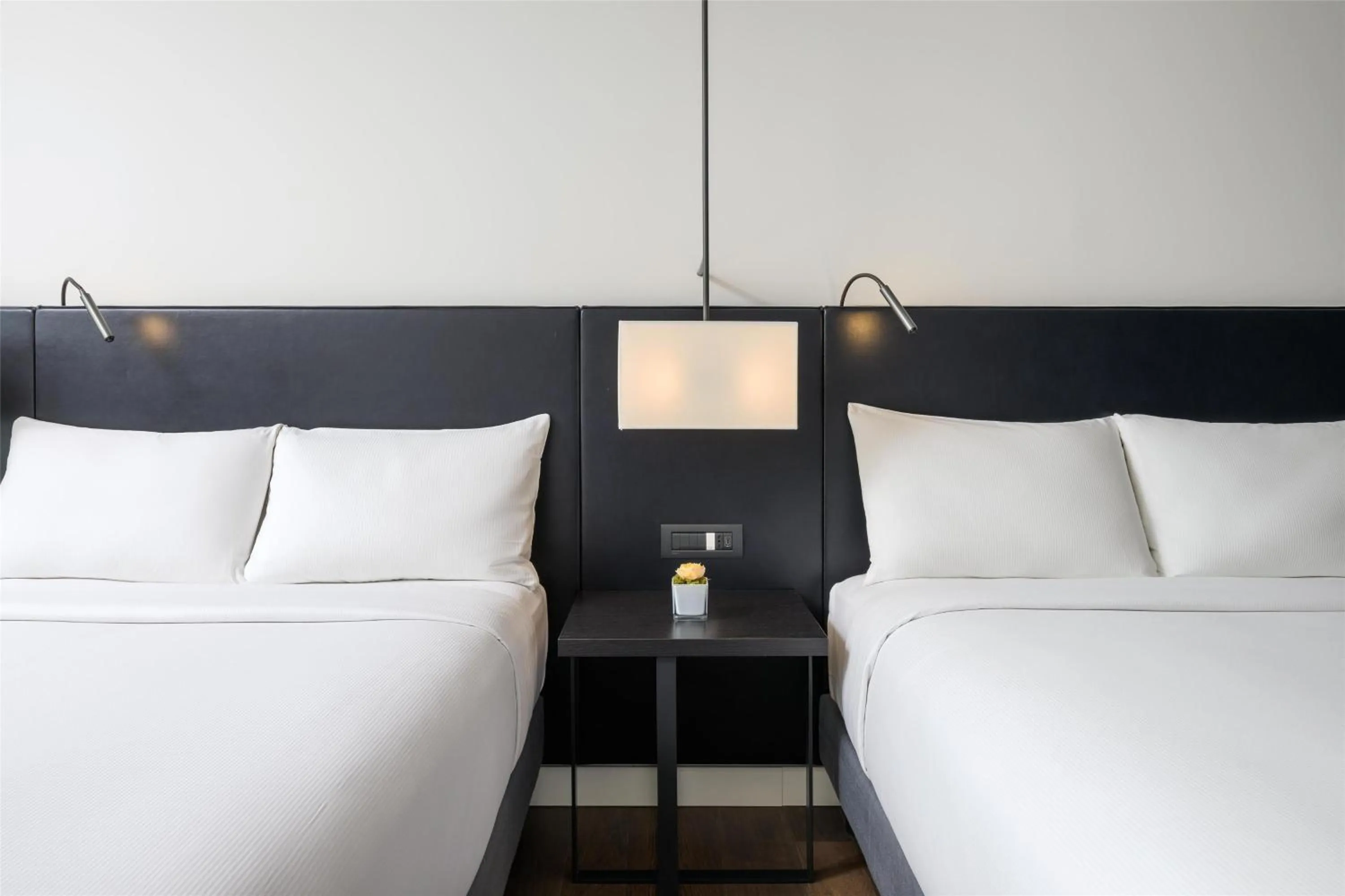 Twin Deluxe Room with City View in Hilton Lake Como