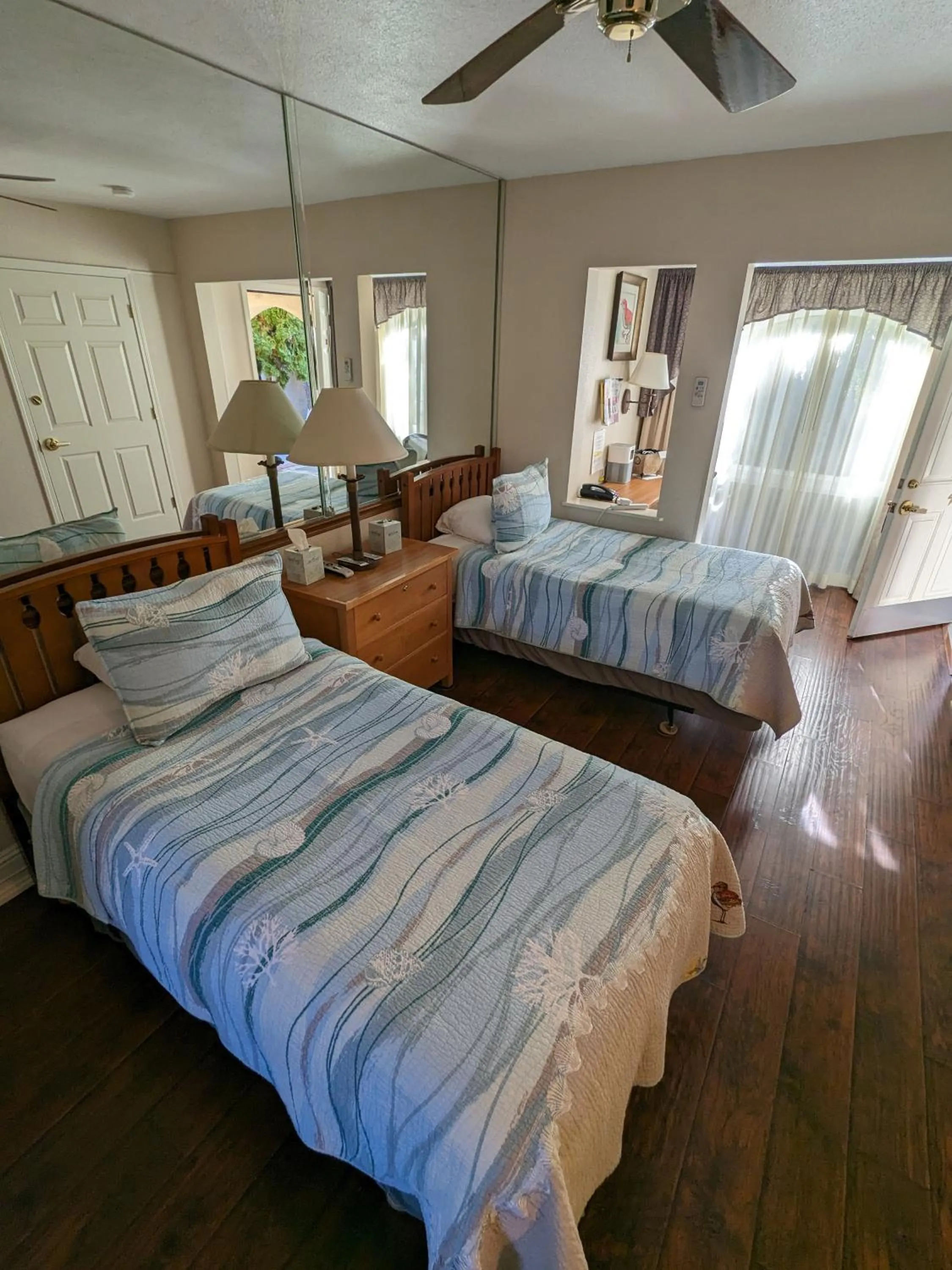 Twin Room - Disability Access in Los Gatos Garden Inn Hotel