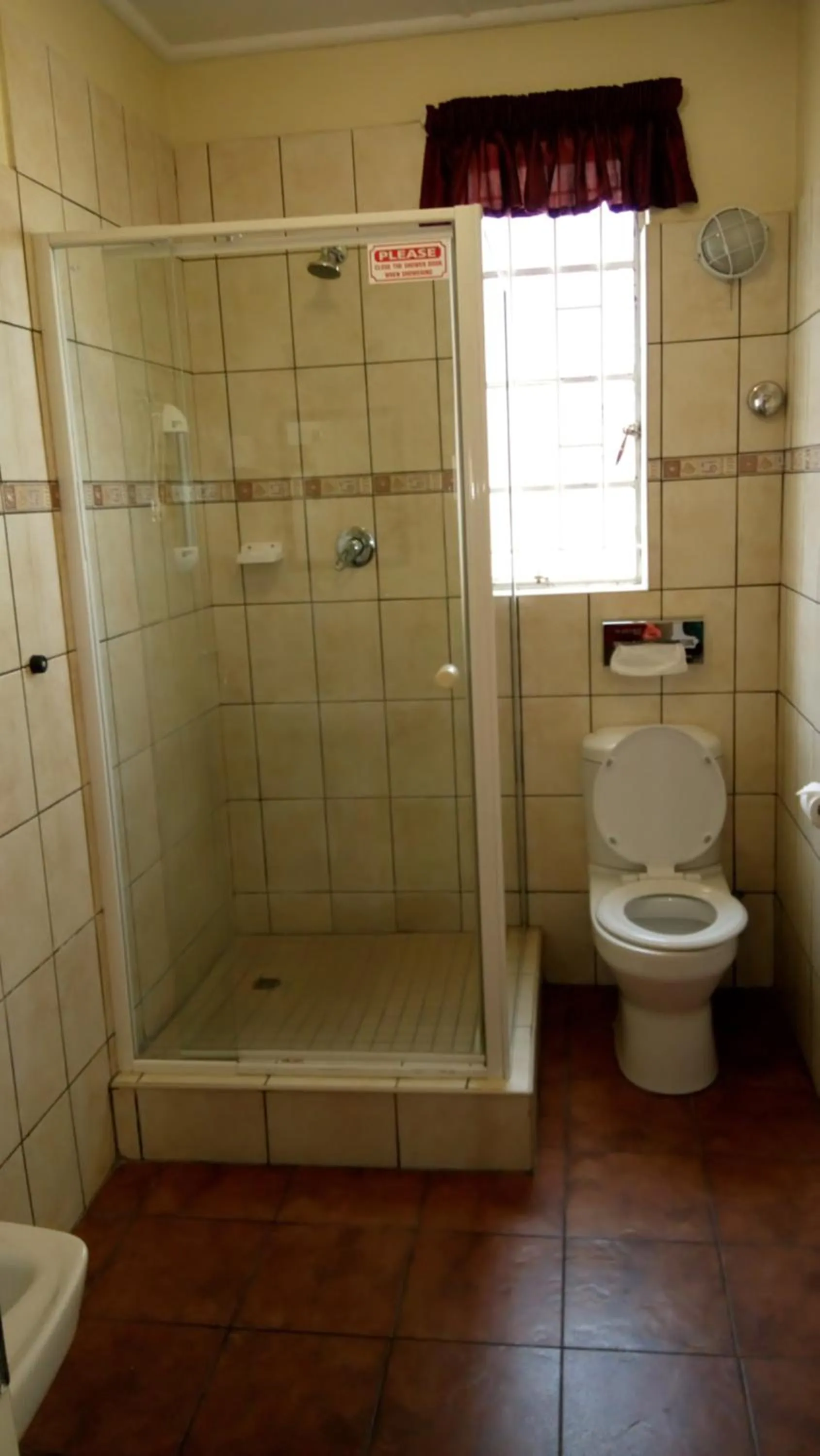 Twin Room with Shower - single occupancy in Royal Hotel Ladysmith