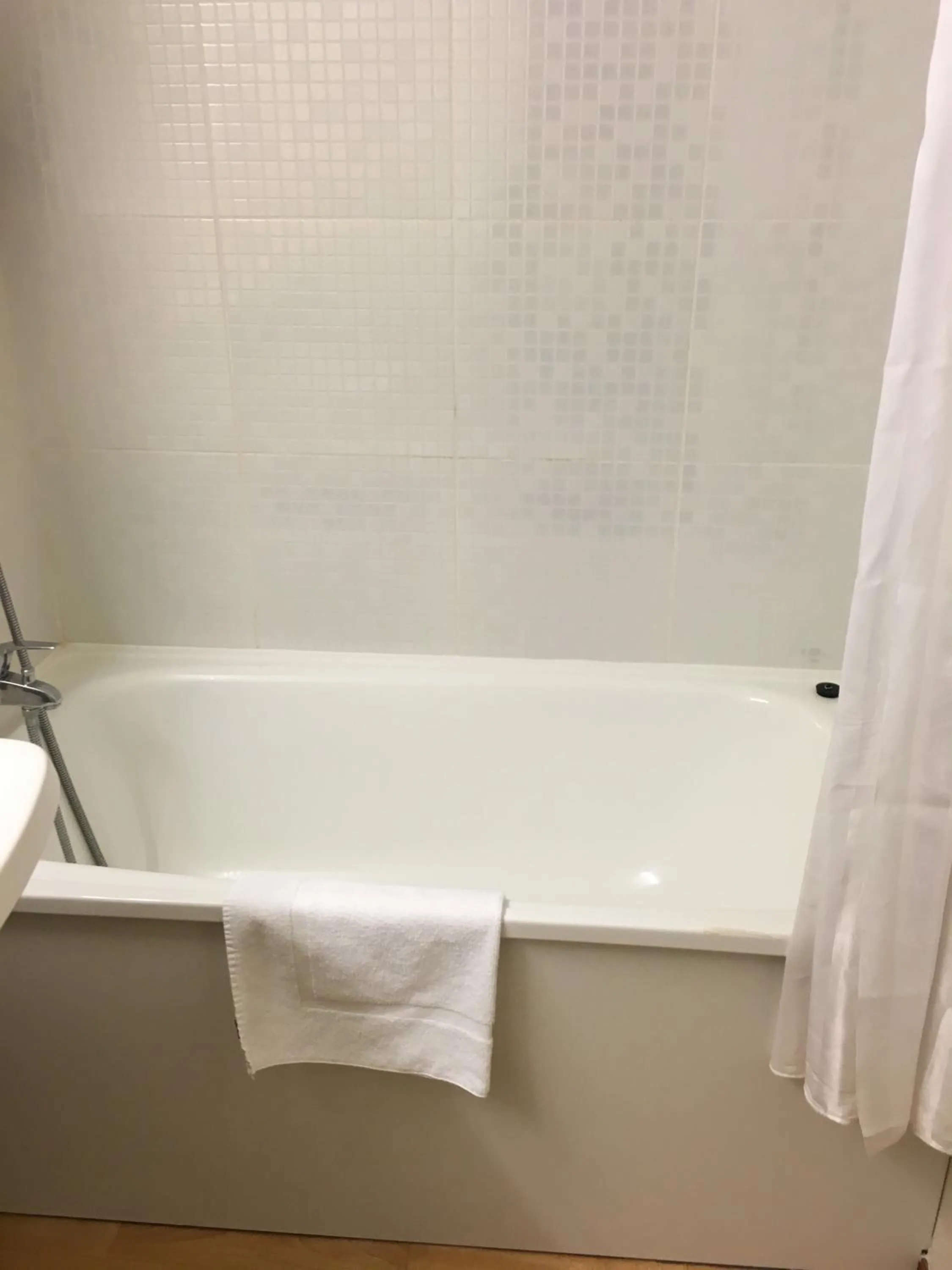 Triple Room (1 Double bed + 1 Junior Bed) in Campanile Dax - Saint-Paul-Les-Dax