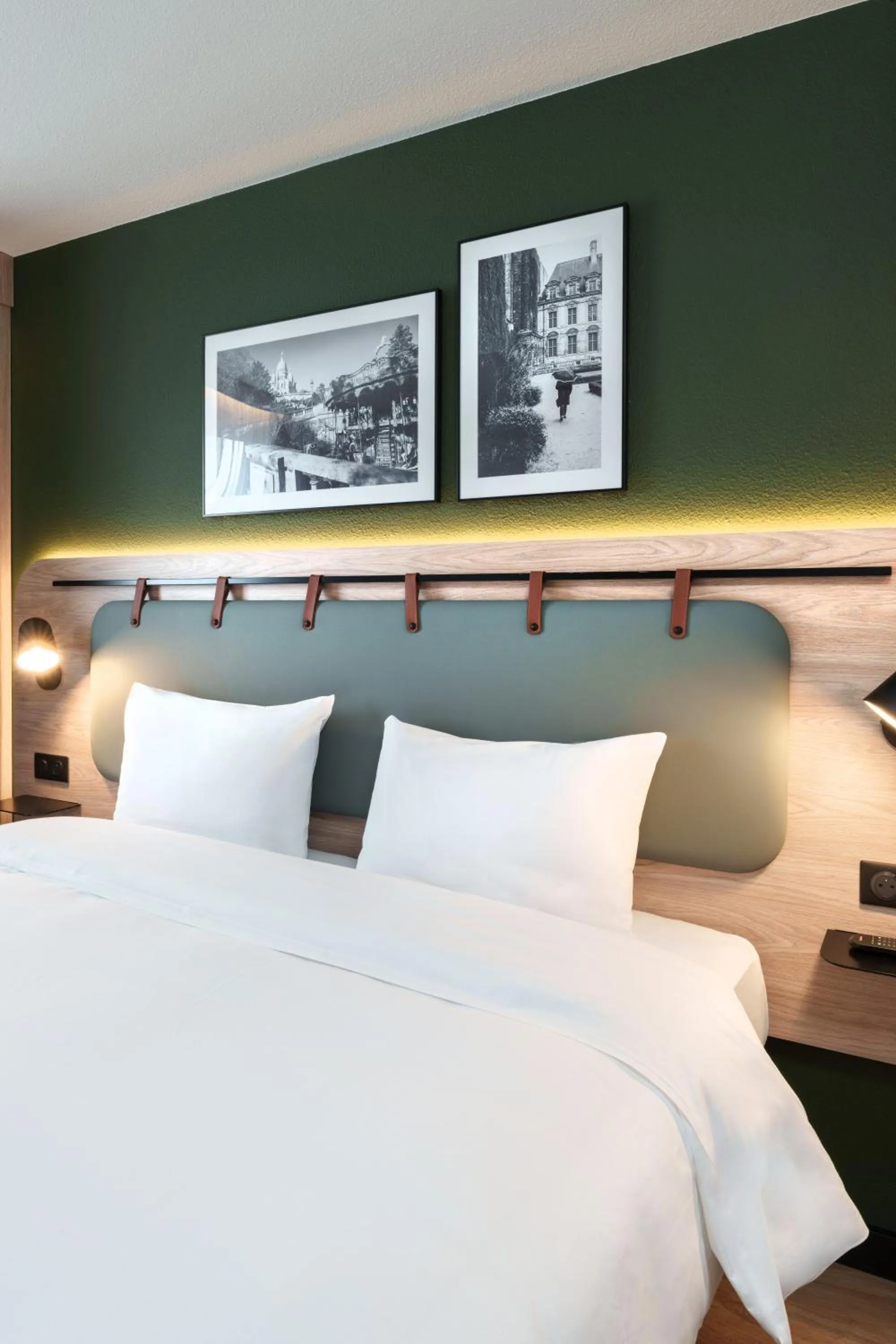 Superior Room - 1 King Bed in Campanile PRIME - Paris 15 Tour Eiffel