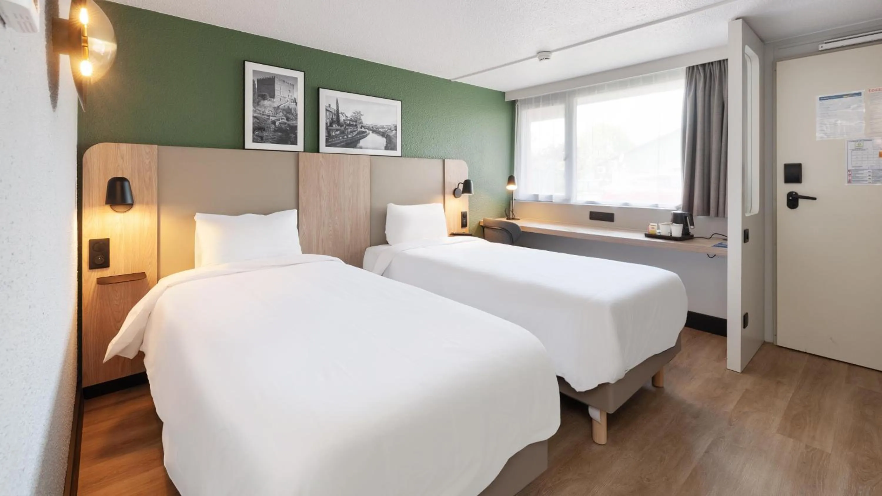 Standard Room - 2 Single Beds in Campanile NATURE - Epône