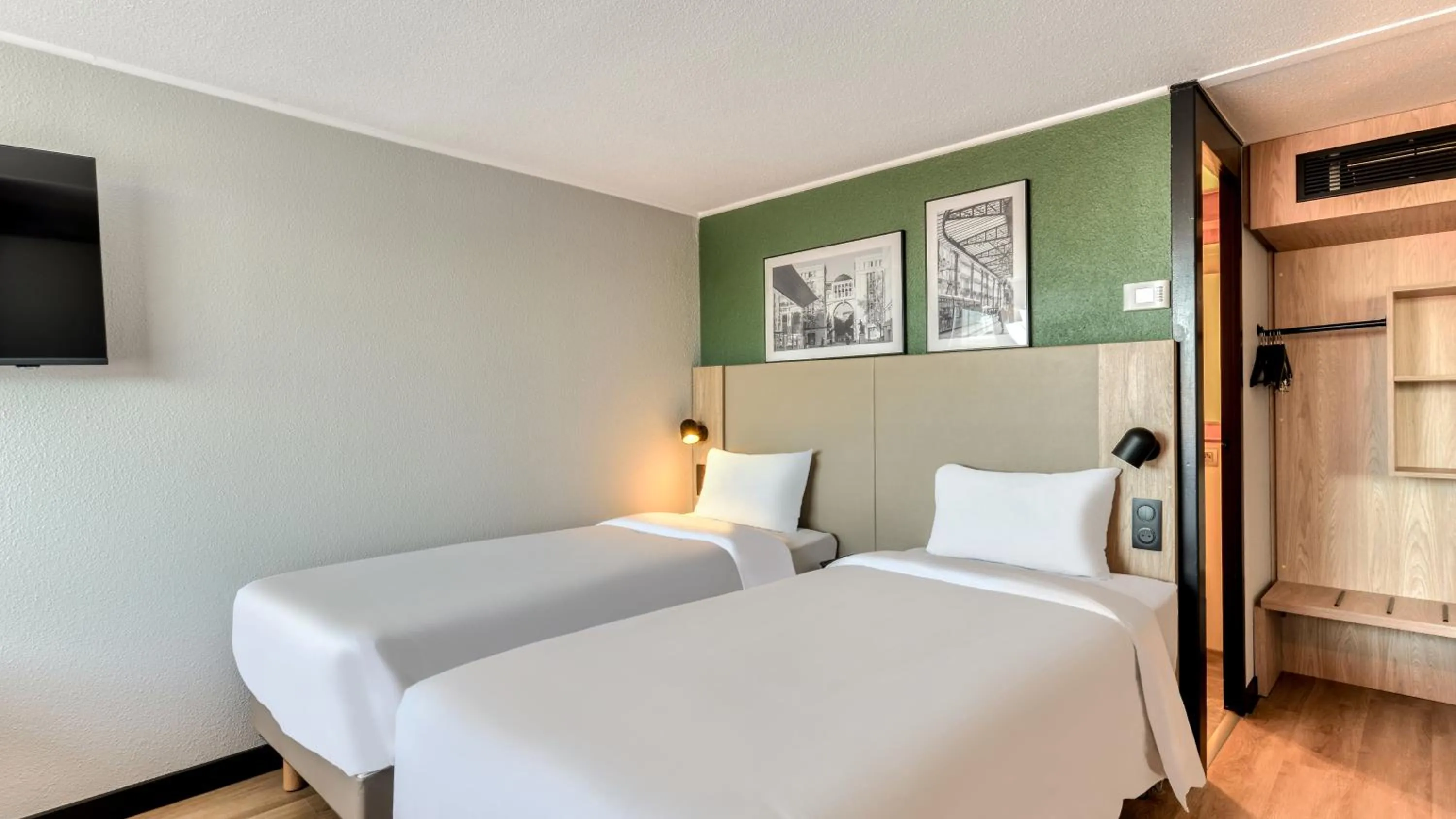 Superior Twin Room in Campanile Paris Sud - Porte d'Orléans - Arcueil