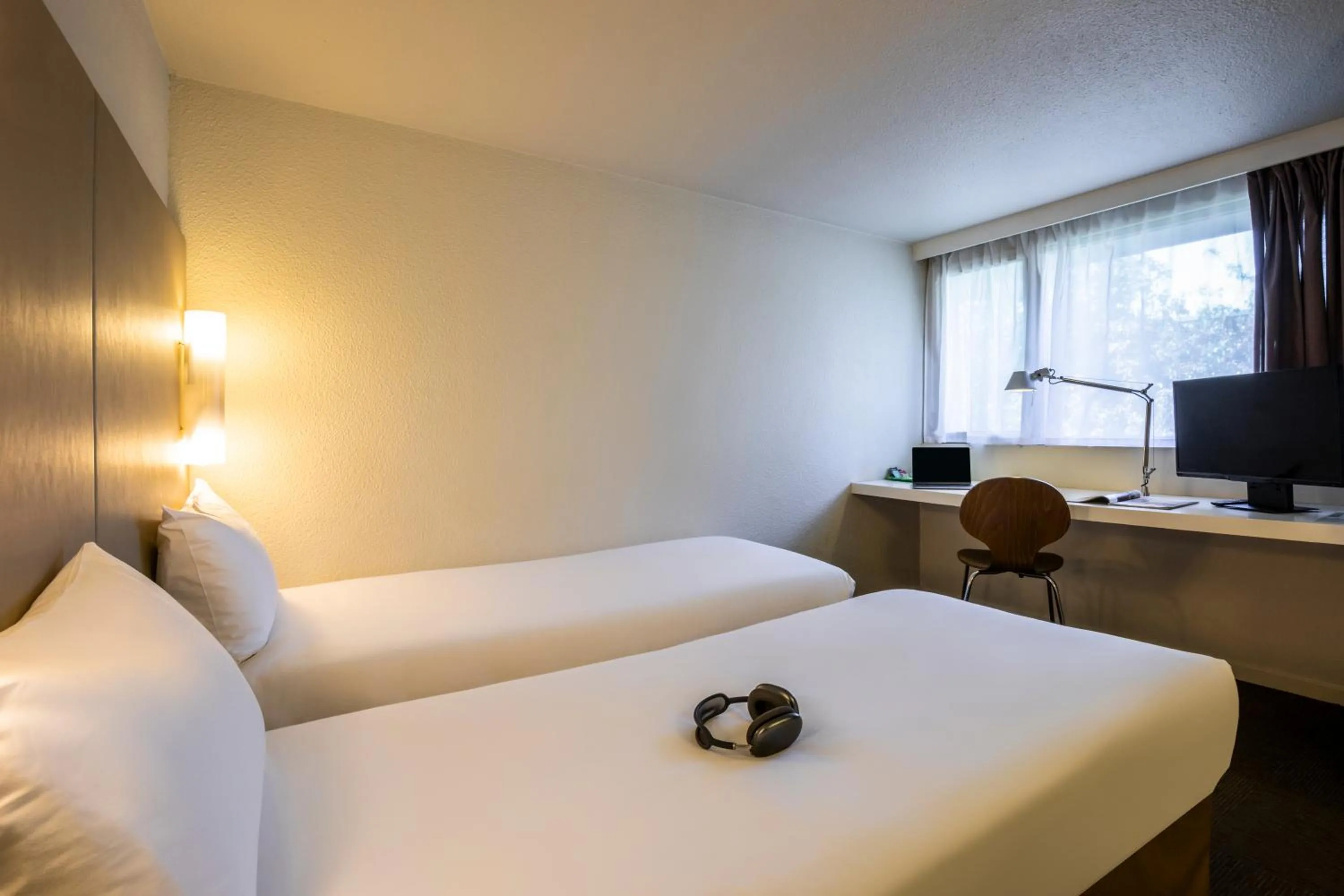 Standard Twin Room in Campanile Pontarlier