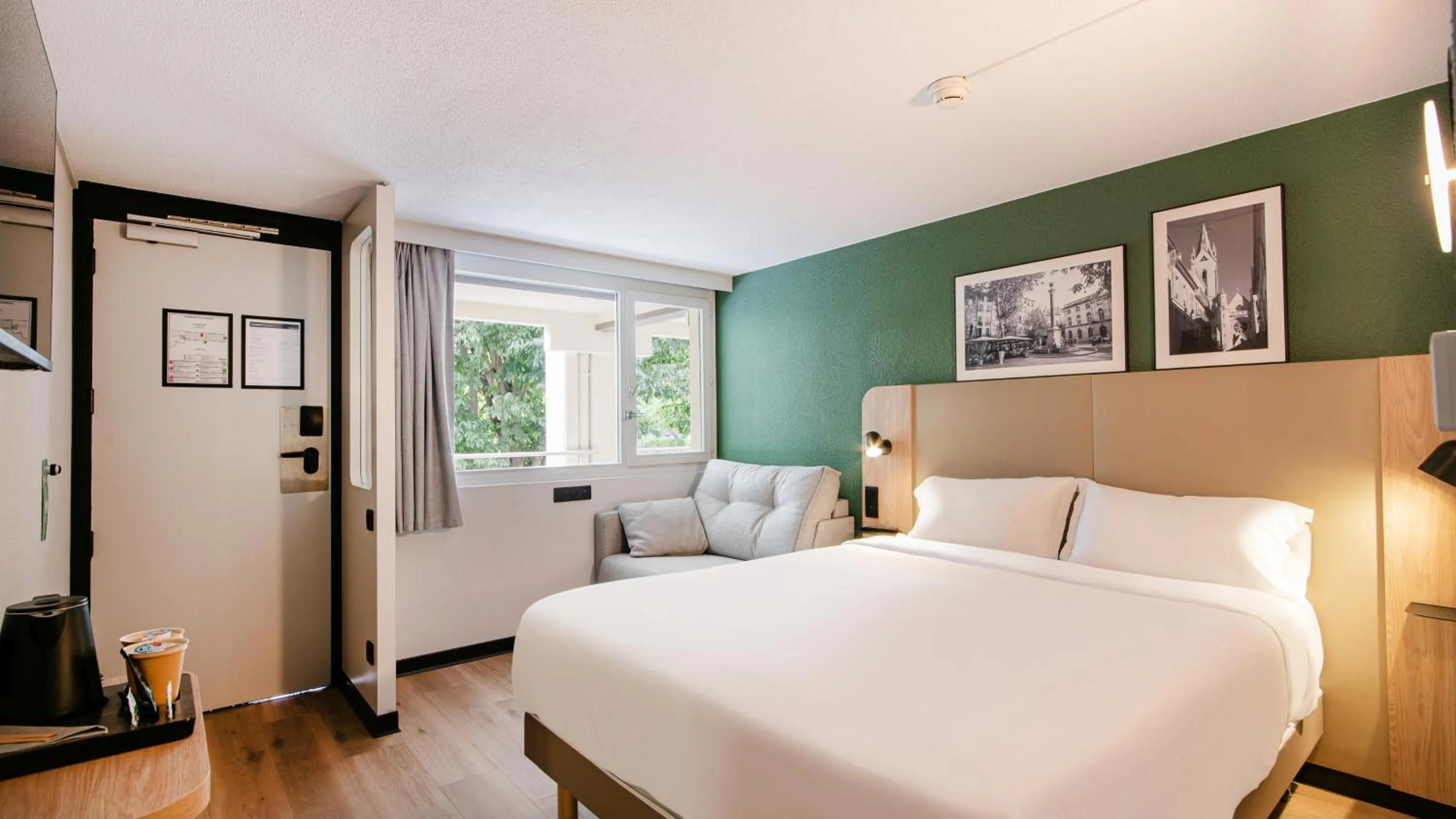 Standard Room - 1 Queen Bed 1 Sofa Bed in Campanile Prime - Aix-en-Provence Sud - Pont de l'Arc