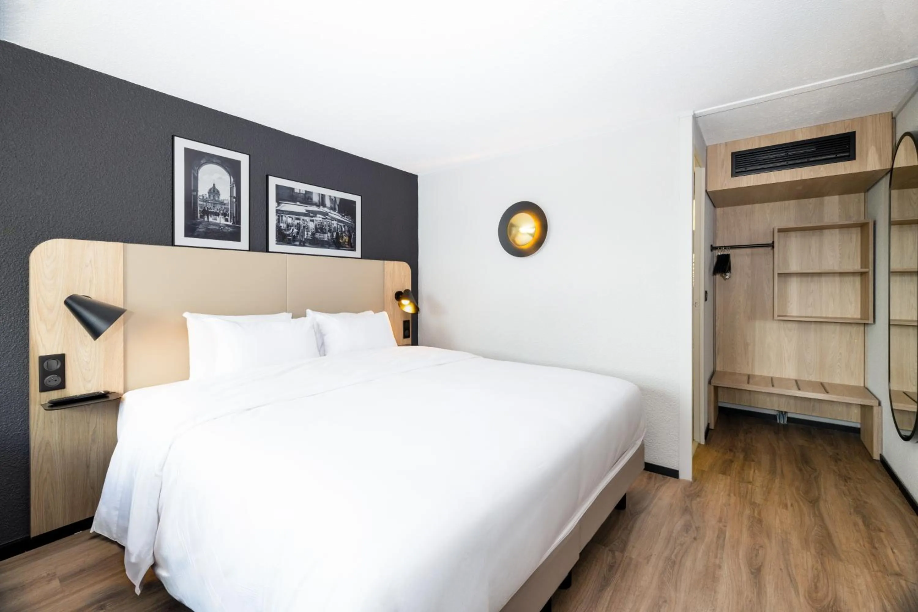 Superior Room - 1 King Bed in Campanile Prime - Aix-en-Provence Sud - Pont de l'Arc