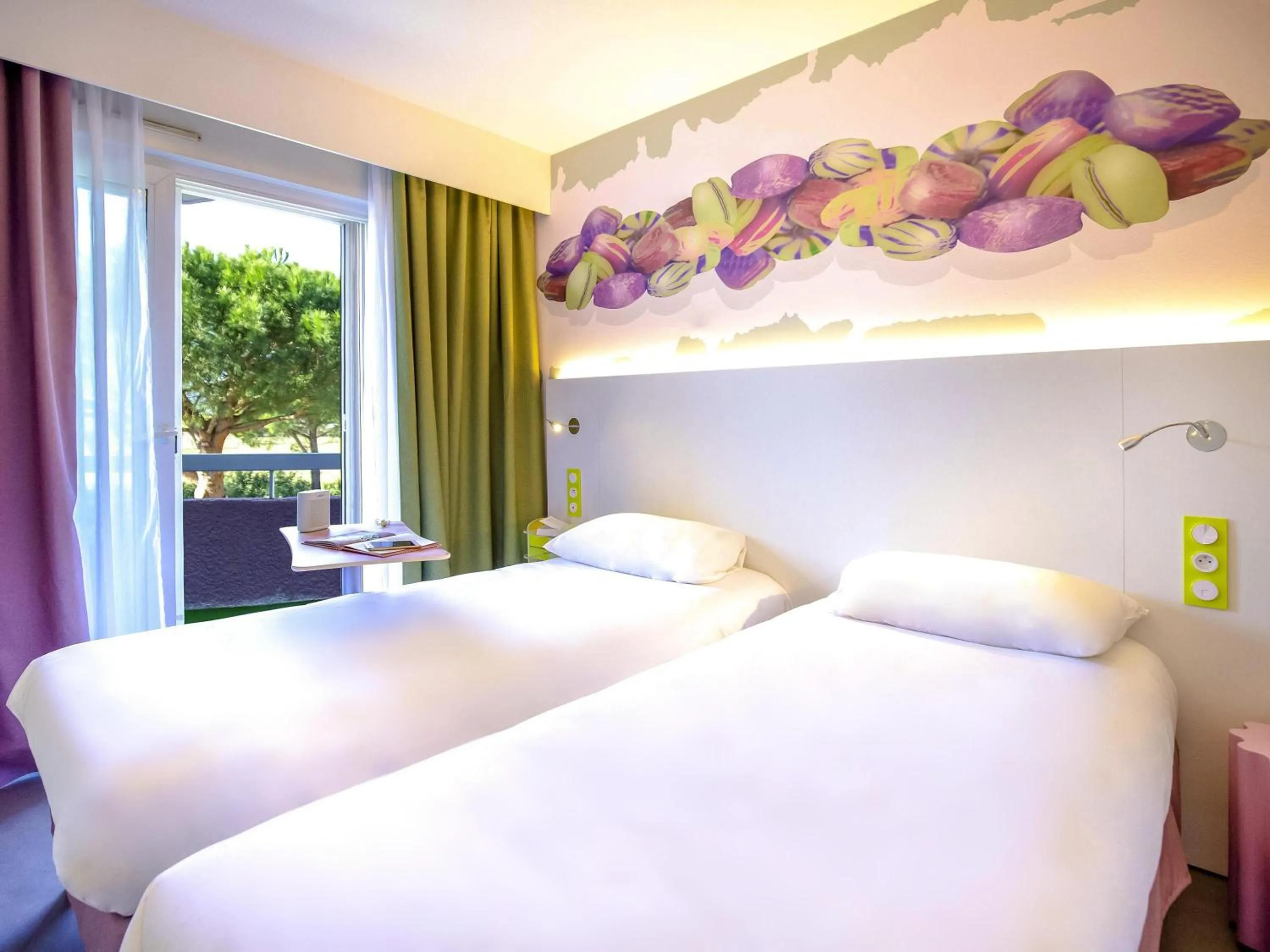 Standard Twin Room in ibis Styles Fréjus St Raphael